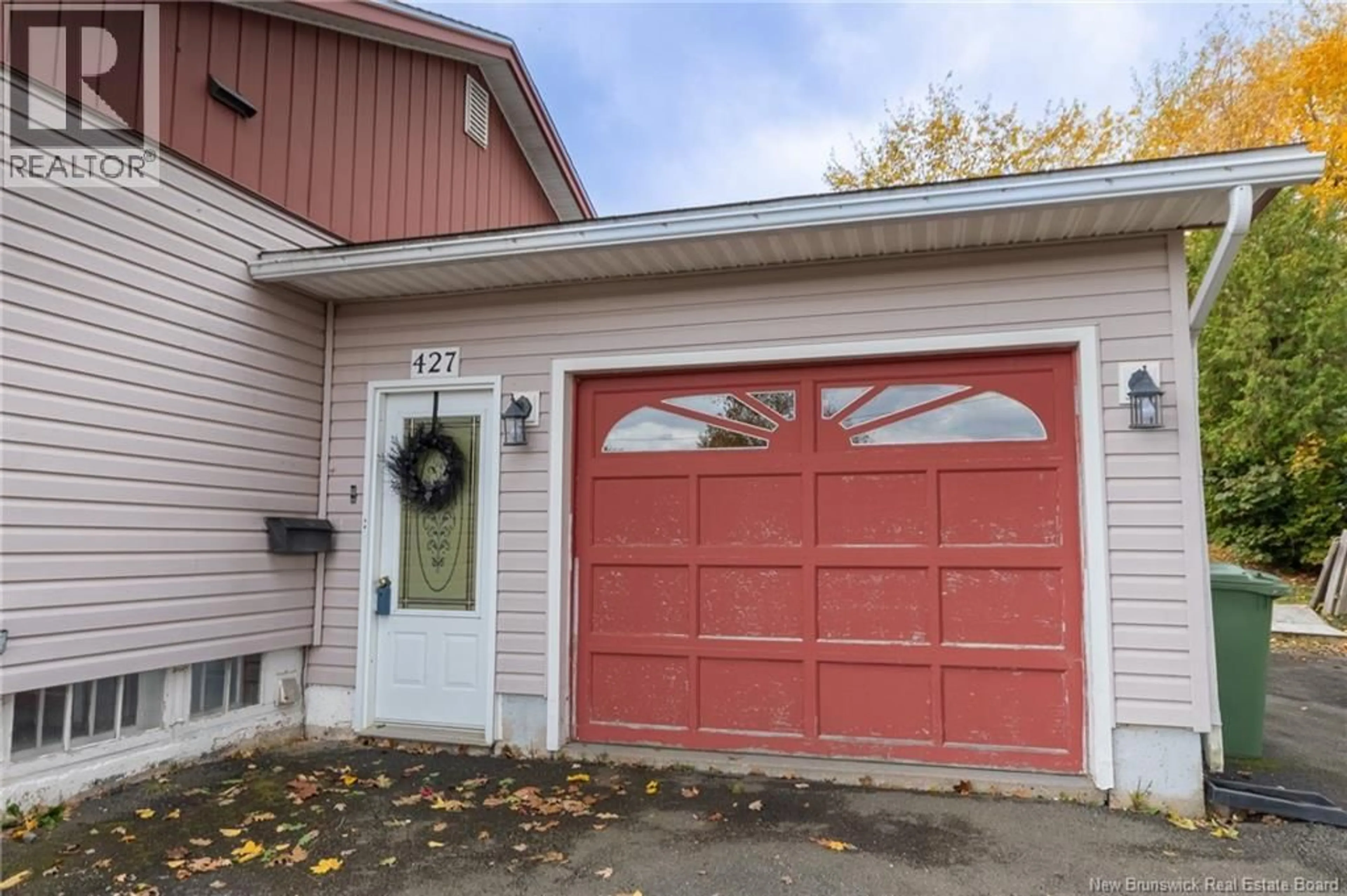 Indoor garage for 427 HOLDEN STREET, Oromocto New Brunswick E2V1G2