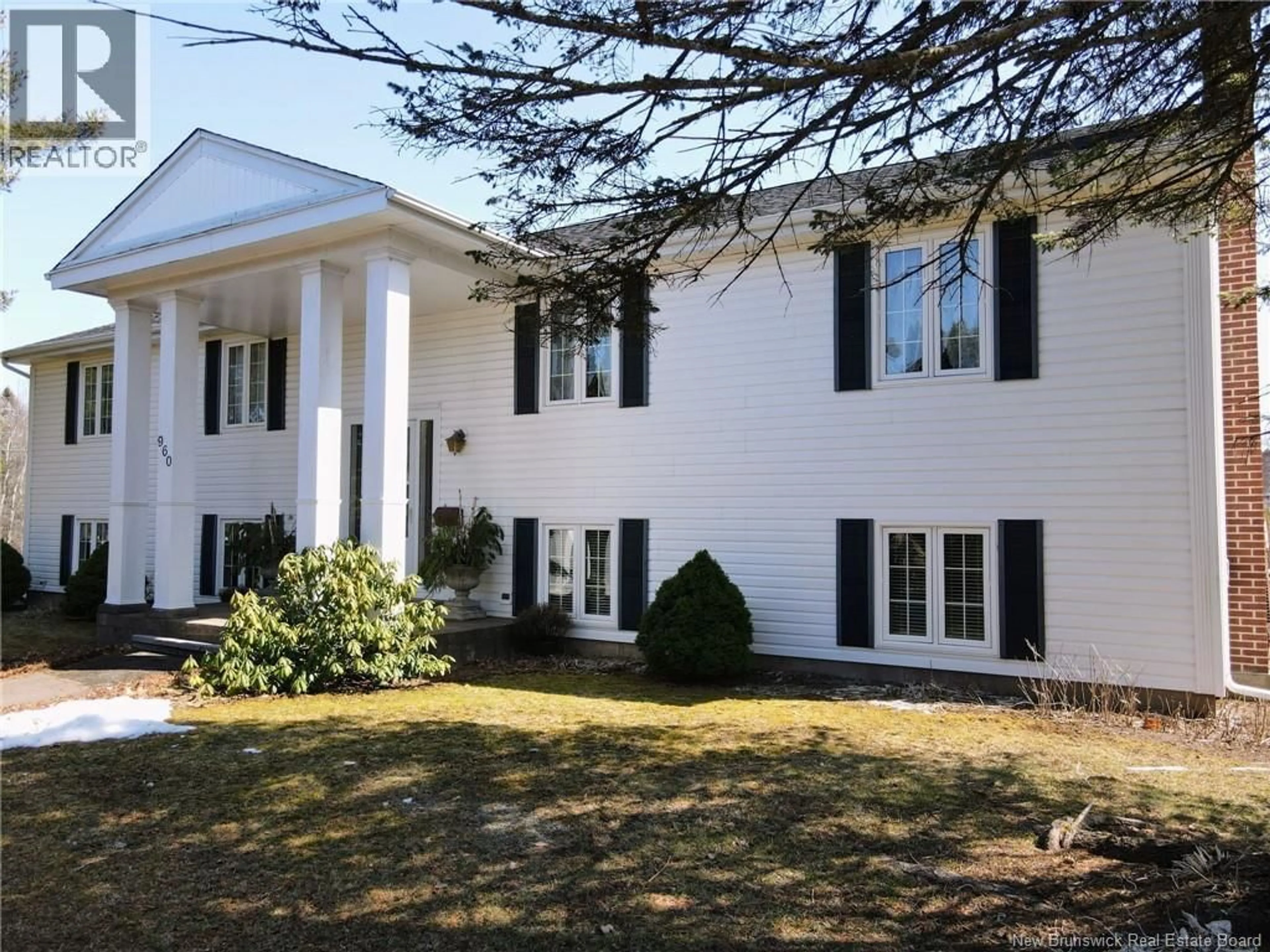 Home with vinyl exterior material, street for 960 SHEDIAC ROAD, Moncton New Brunswick E1A4X5