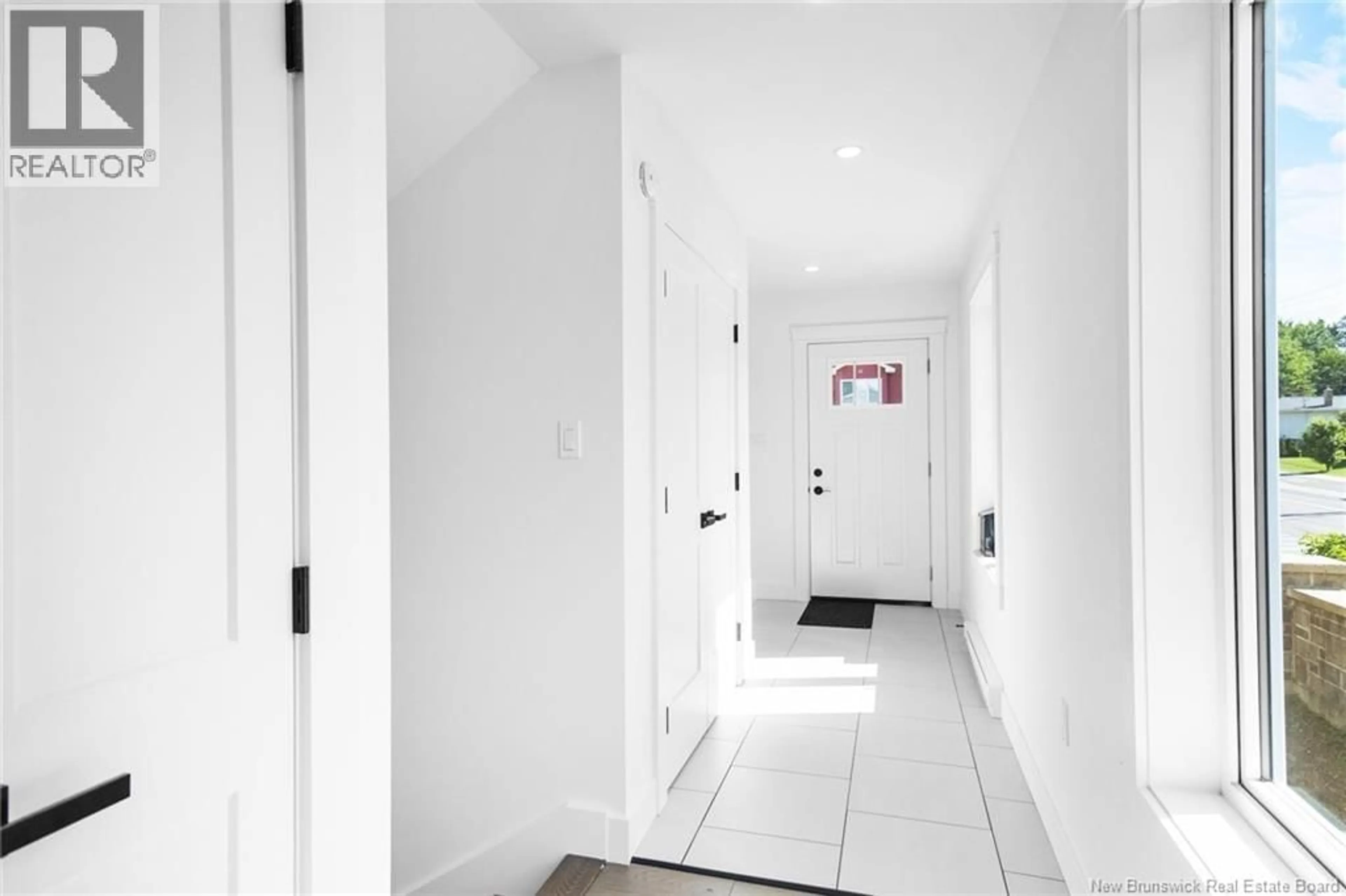 Indoor foyer for 6 BRIAR BROOK PLACE, Fredericton New Brunswick E3A3N1