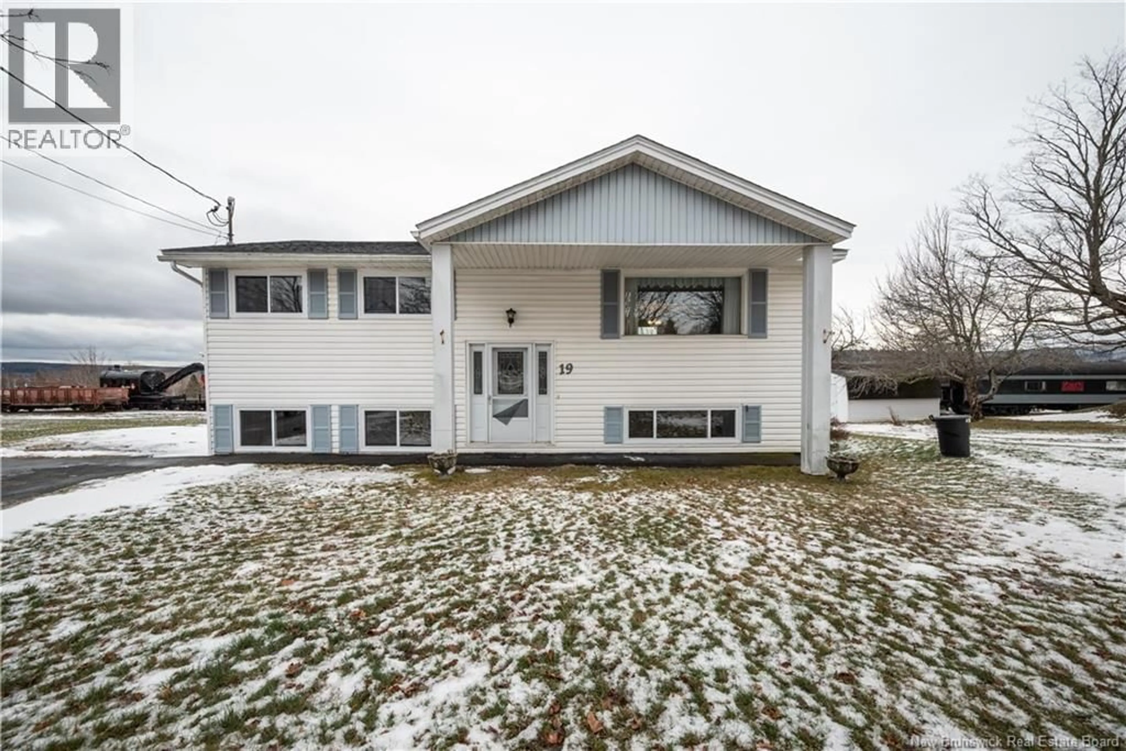 Home with vinyl exterior material, unknown for 19 LEGION STREET, Hillsborough New Brunswick E4H2W7