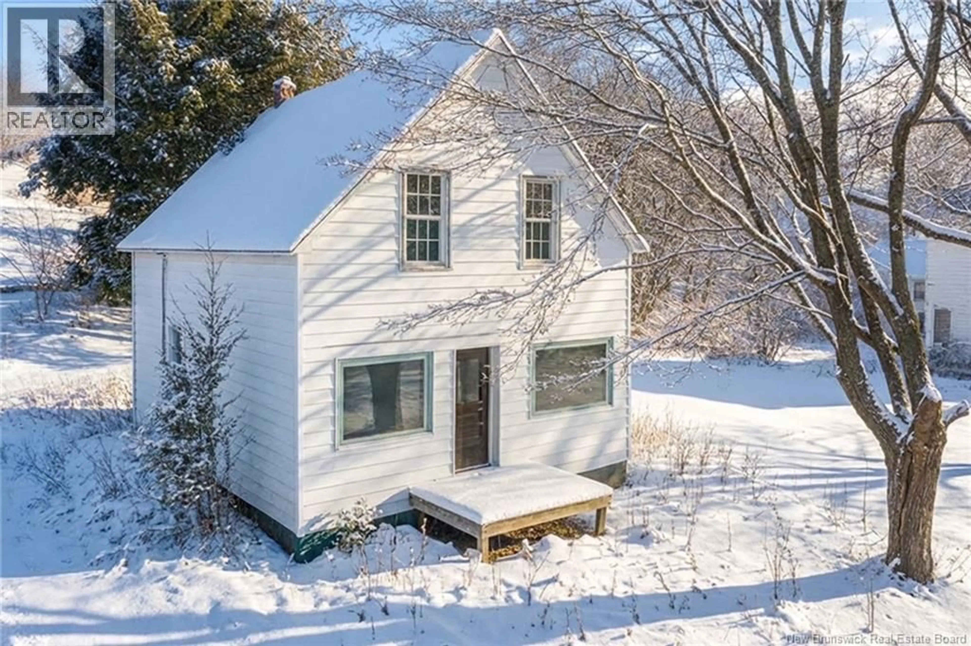 A pic from outside/outdoor area/front of a property/back of a property/a pic from drone, street for 22 BEECH STREET, McAdam New Brunswick E6J1V8