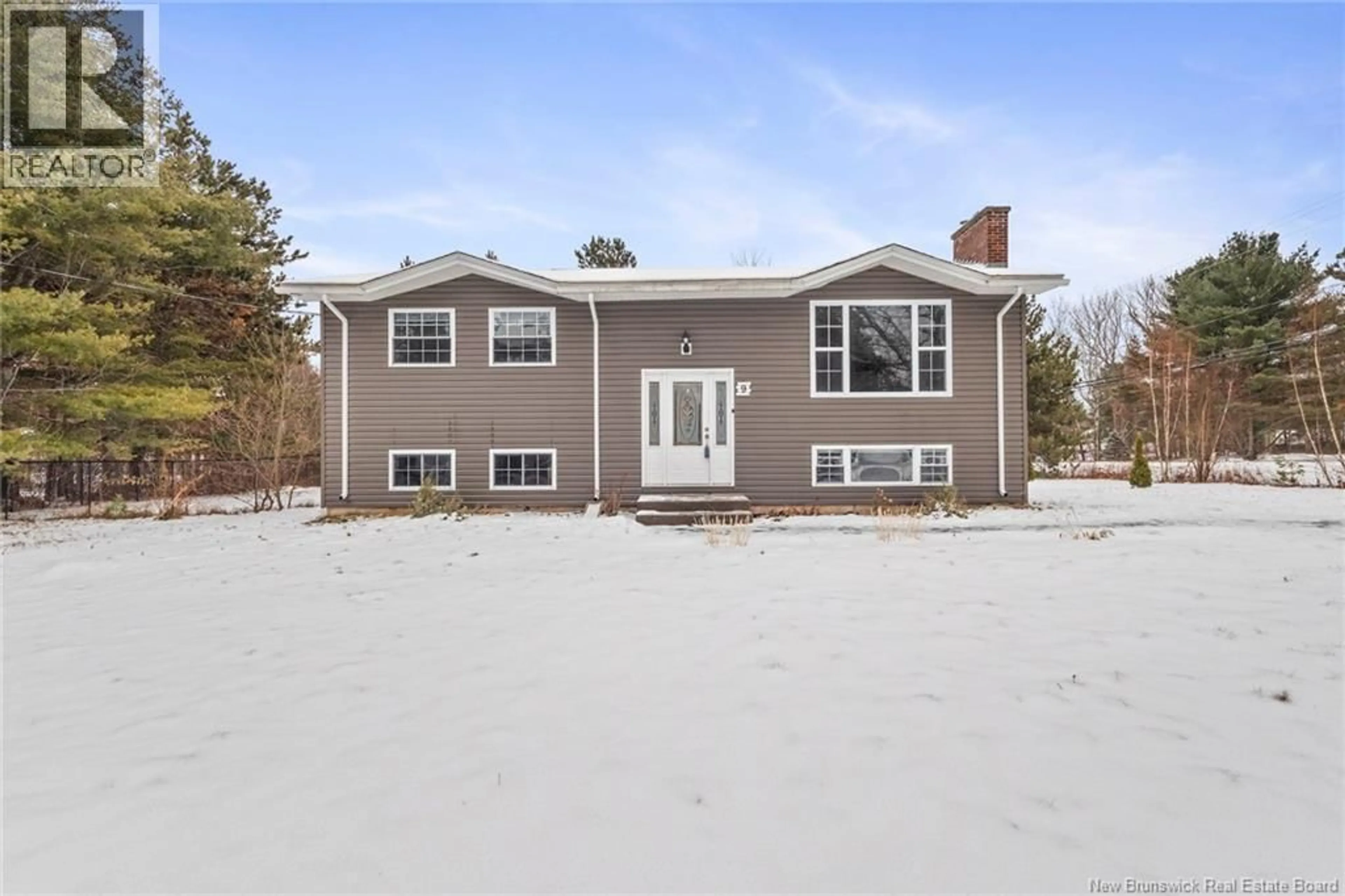 Home with vinyl exterior material, unknown for 9 CURRIE AVENUE, Burton New Brunswick E2V3K6