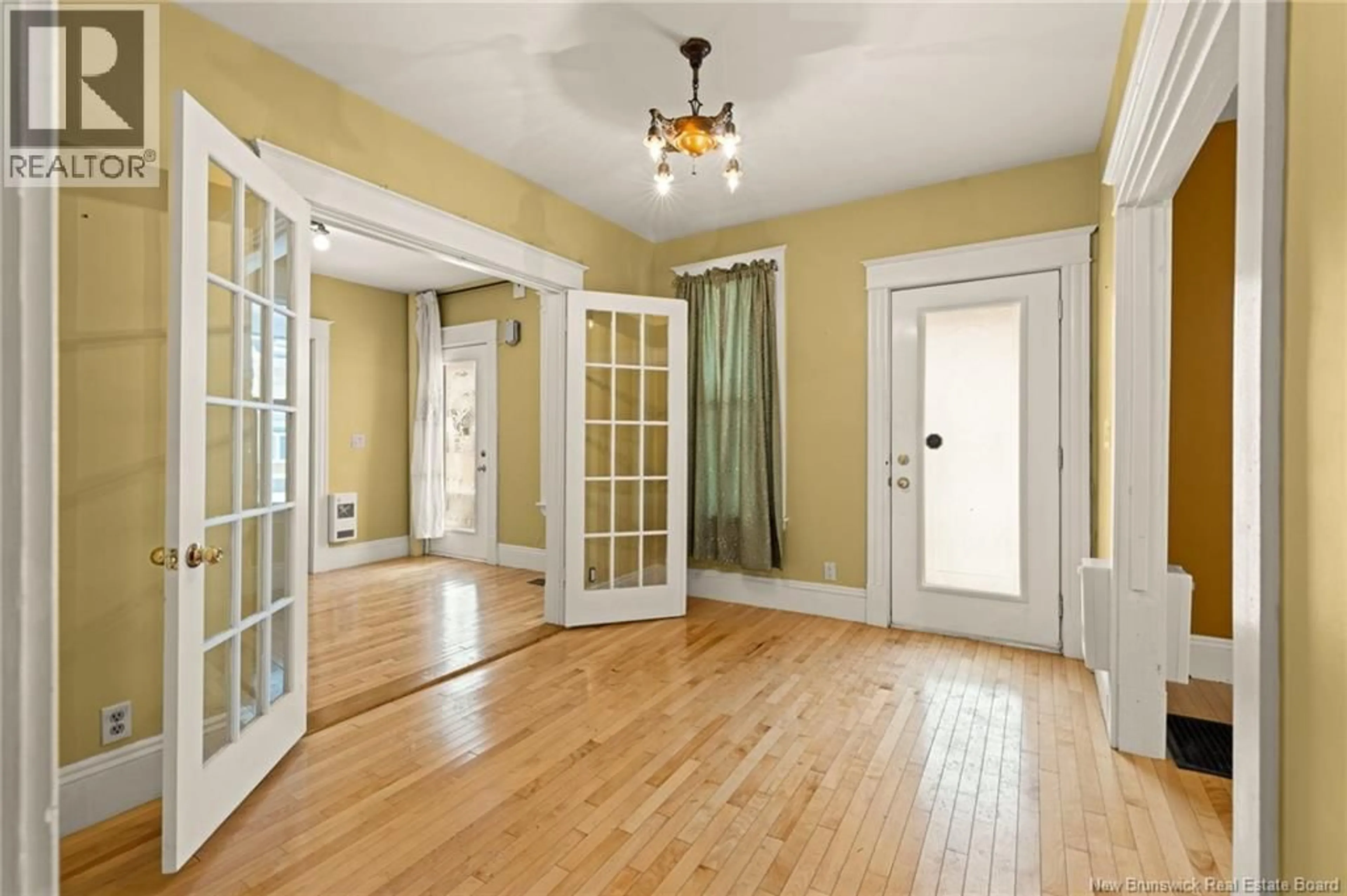 Indoor entryway for 200 ARCHIBALD STREET, Moncton New Brunswick E1C1K1