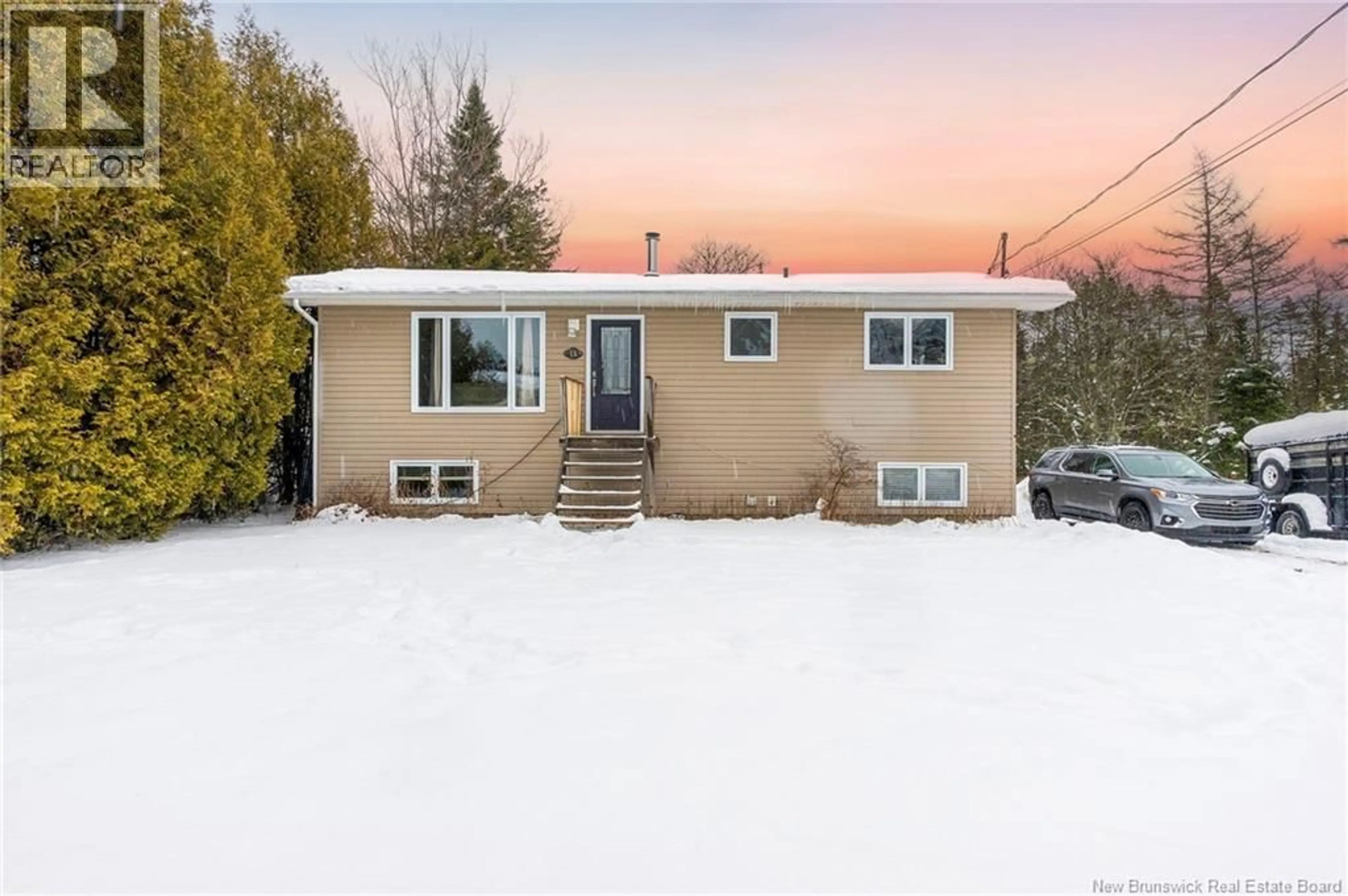 Home with vinyl exterior material, street for 15 MILLS AVENUE, Garnett Settlement New Brunswick E2S1X1