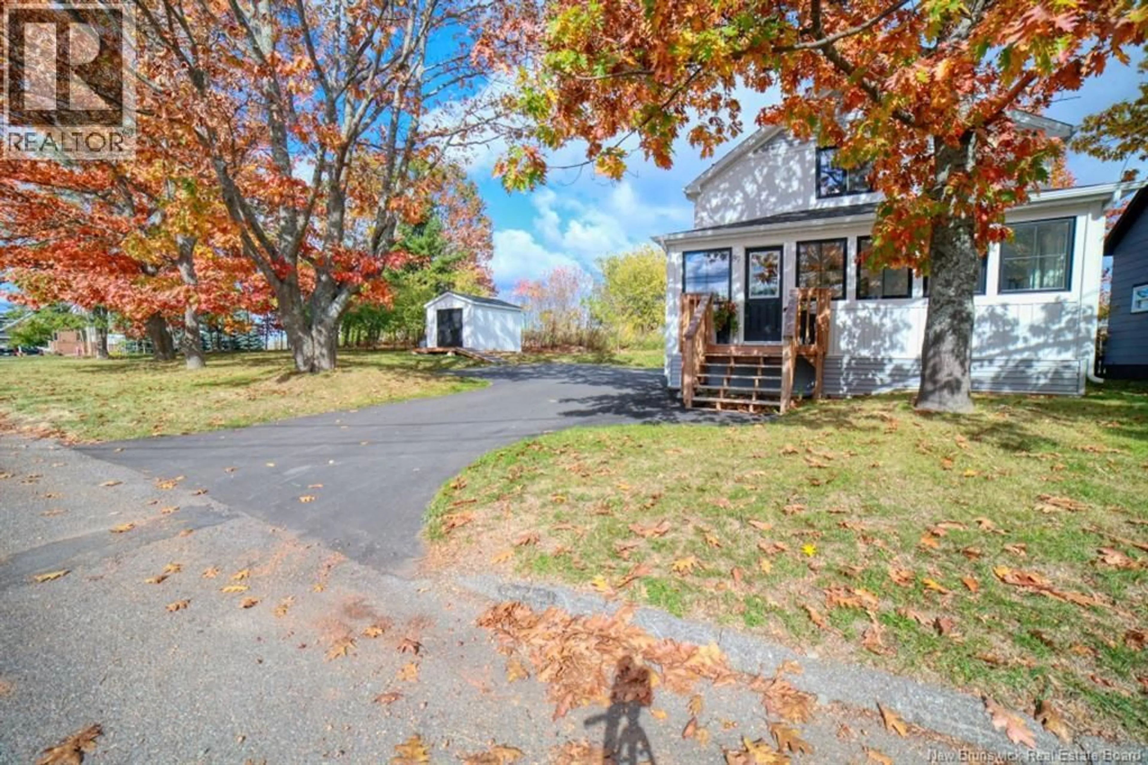 Patio, street for 89 YOUNG STREET, Bathurst New Brunswick E2A1K7