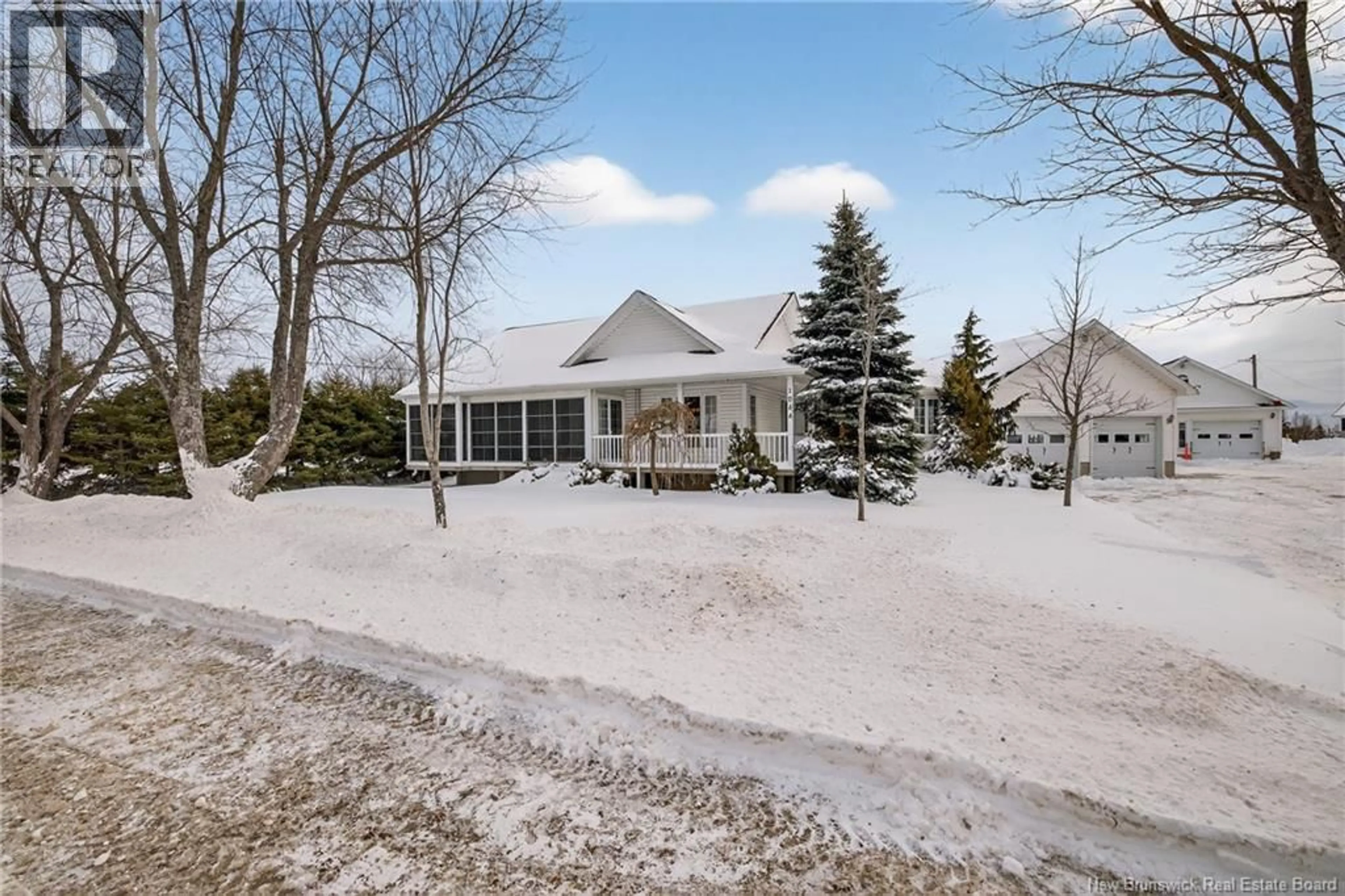 A pic from outside/outdoor area/front of a property/back of a property/a pic from drone, street for 1044 RUE LOUIS G DAIGLE, Tracadie New Brunswick E1X1C2