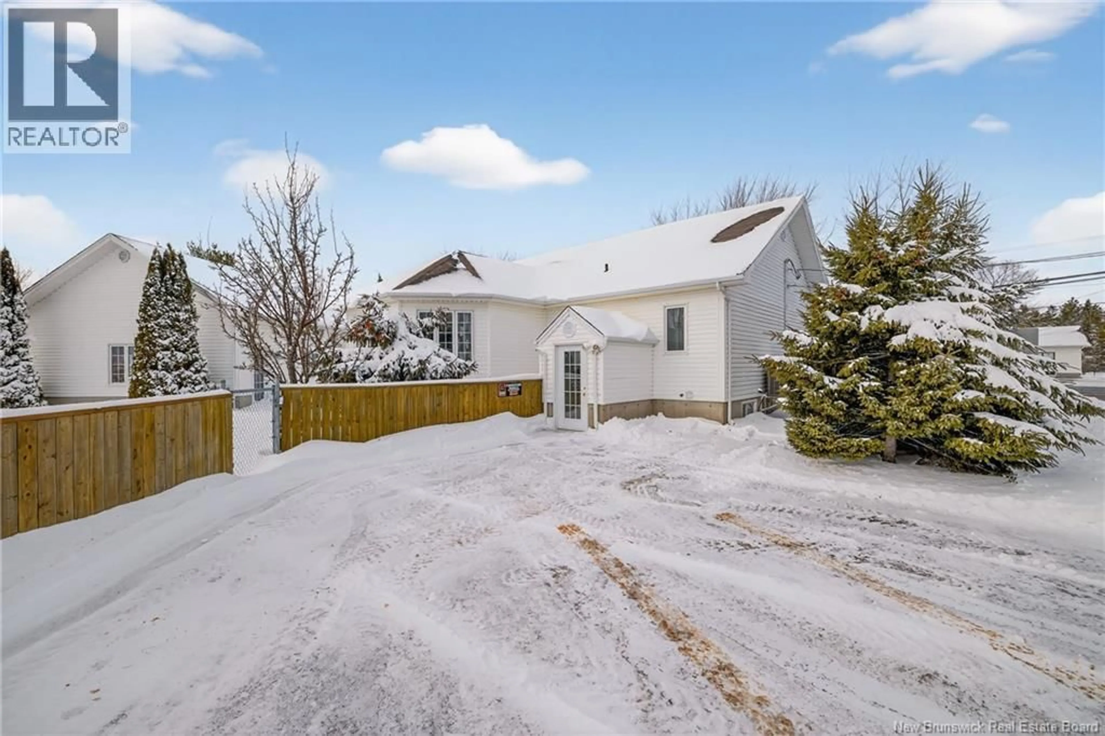 A pic from outside/outdoor area/front of a property/back of a property/a pic from drone, street for 1044 RUE LOUIS G DAIGLE, Tracadie New Brunswick E1X1C2