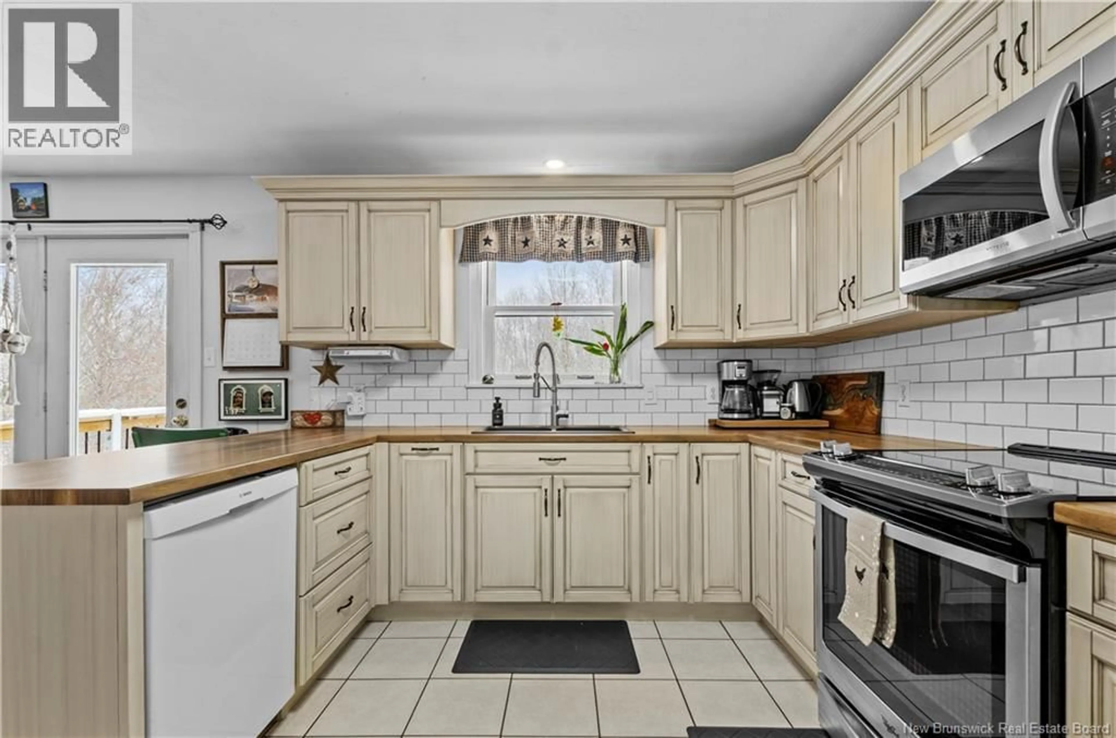 Standard kitchen, ceramic/tile floor for 78 ISLAND VIEW DRIVE, Douglas New Brunswick E3G7R5