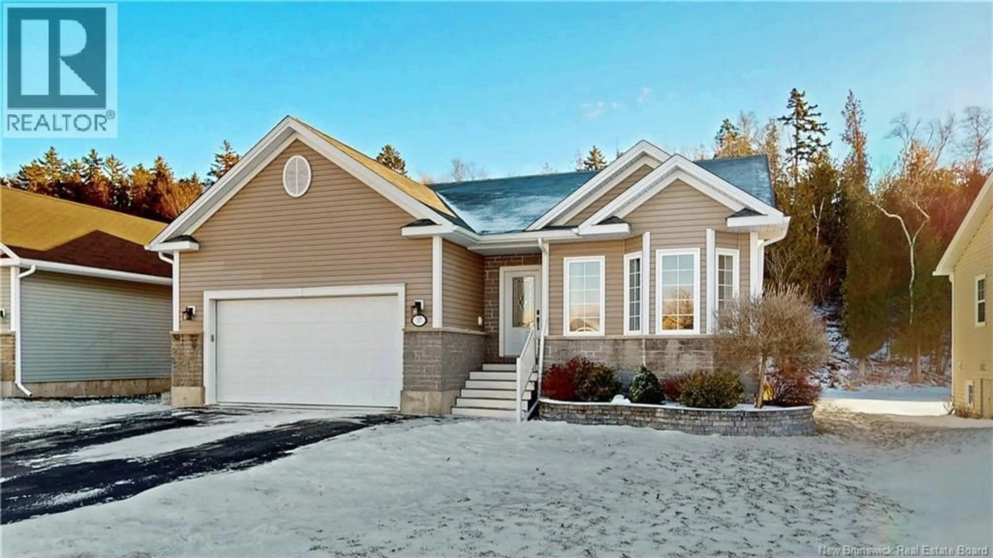 Home with vinyl exterior material, street for 37 LEEDS CRESCENT, Saint John New Brunswick E2K0E5