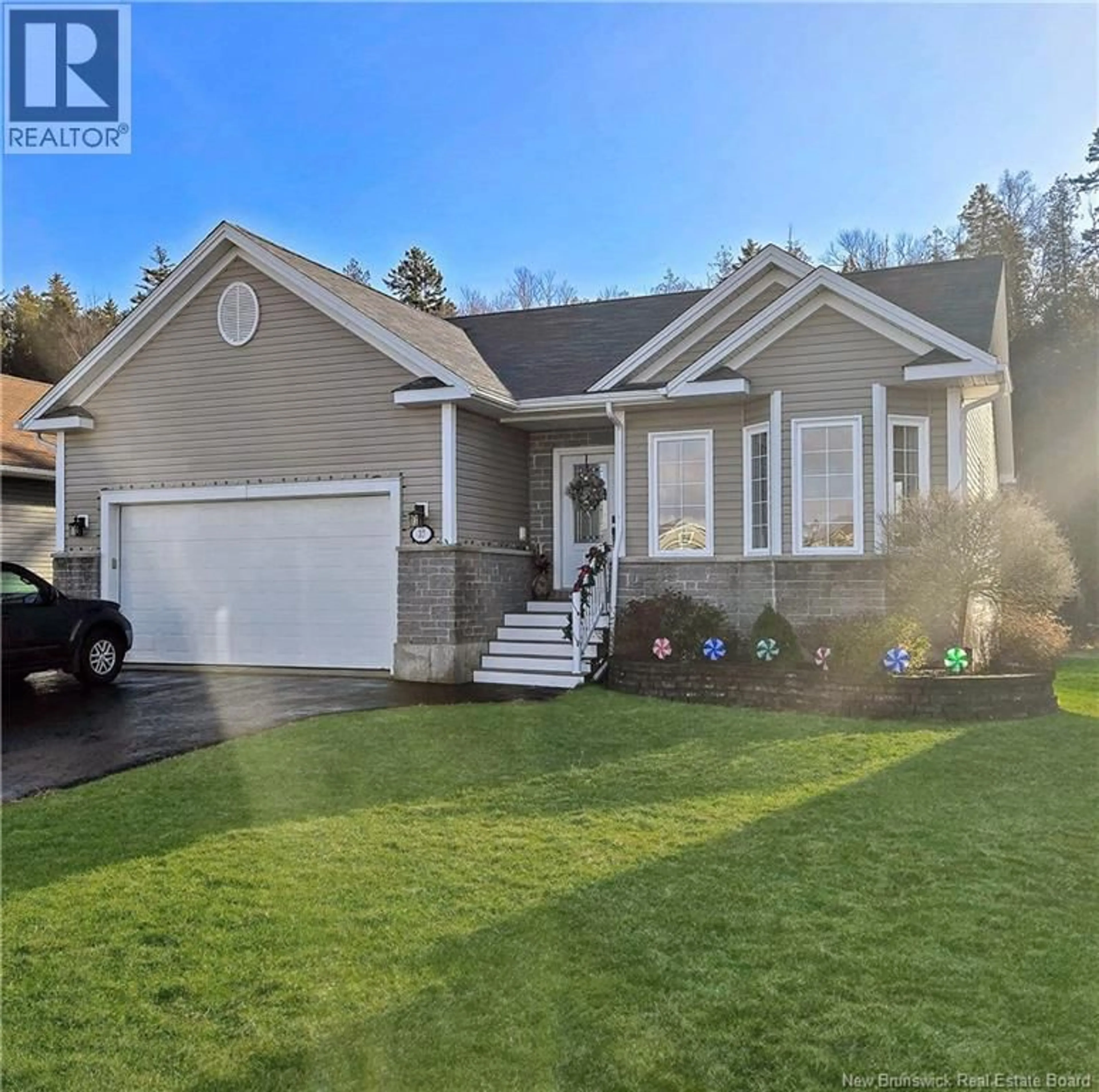 Home with vinyl exterior material, street for 37 LEEDS CRESCENT, Saint John New Brunswick E2K0E5