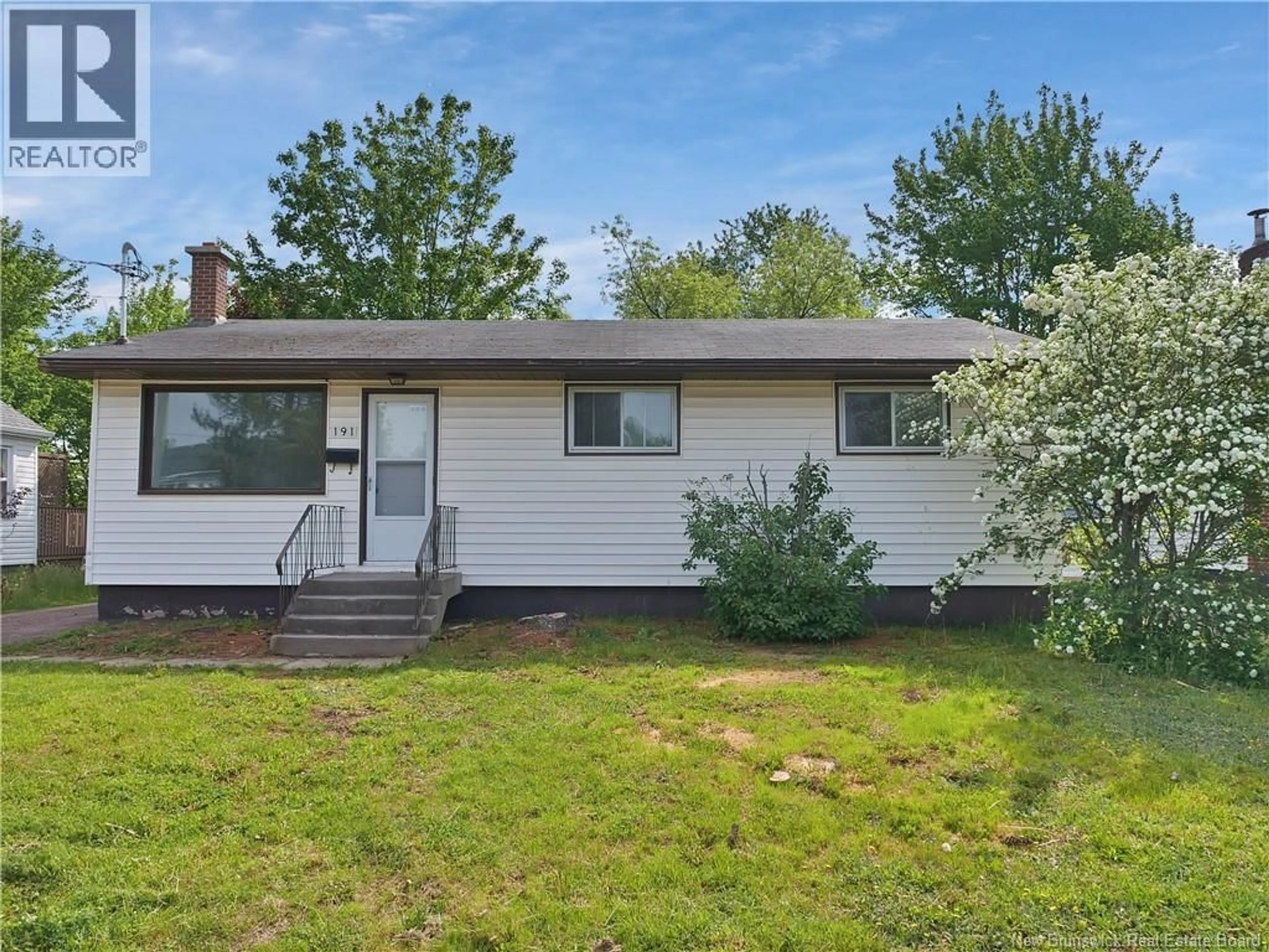 Home with vinyl exterior material, street for 191 SECOND AVENUE, Moncton New Brunswick E1C7Y5