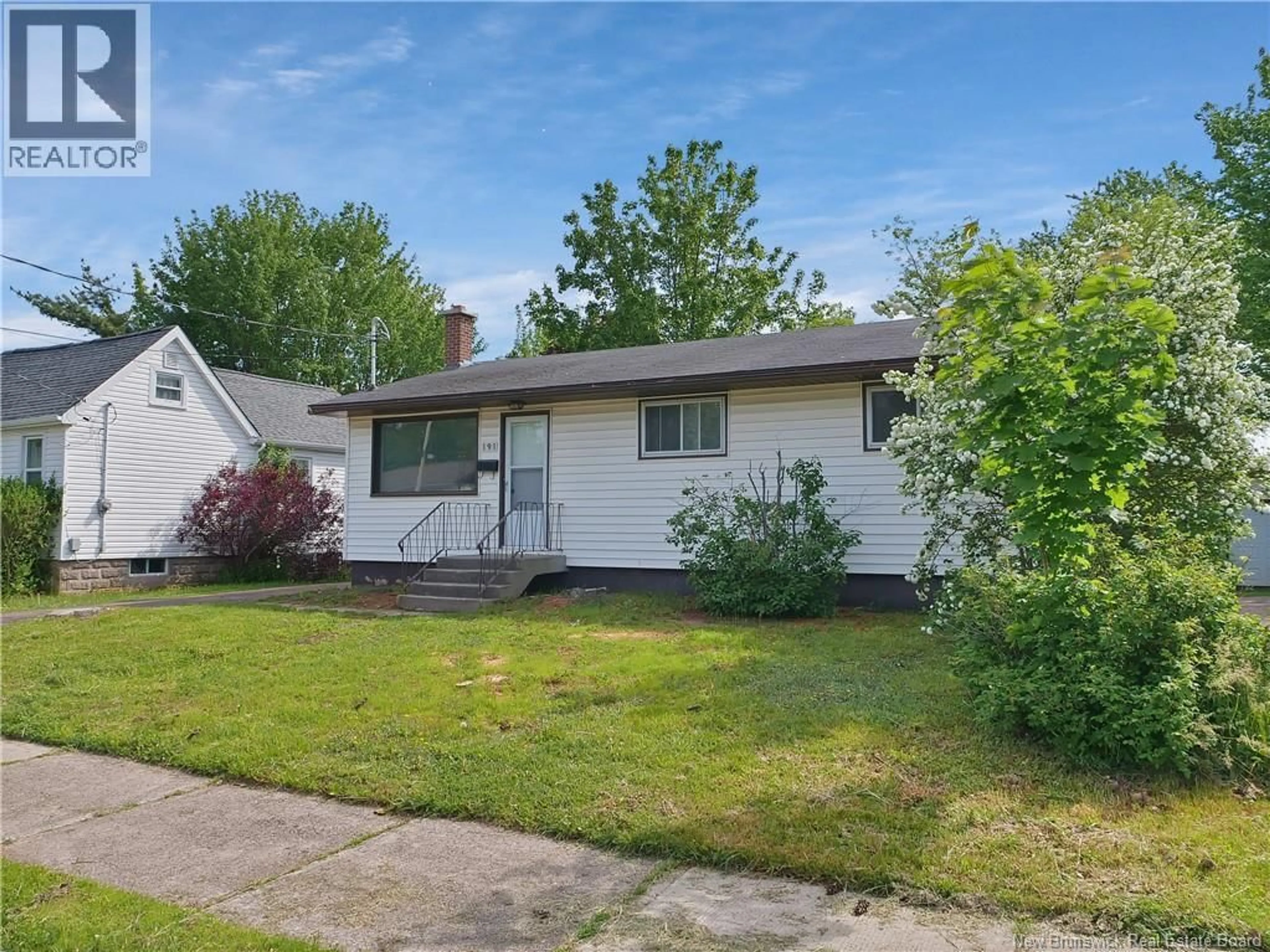 Home with vinyl exterior material, street for 191 SECOND AVENUE, Moncton New Brunswick E1C7Y5