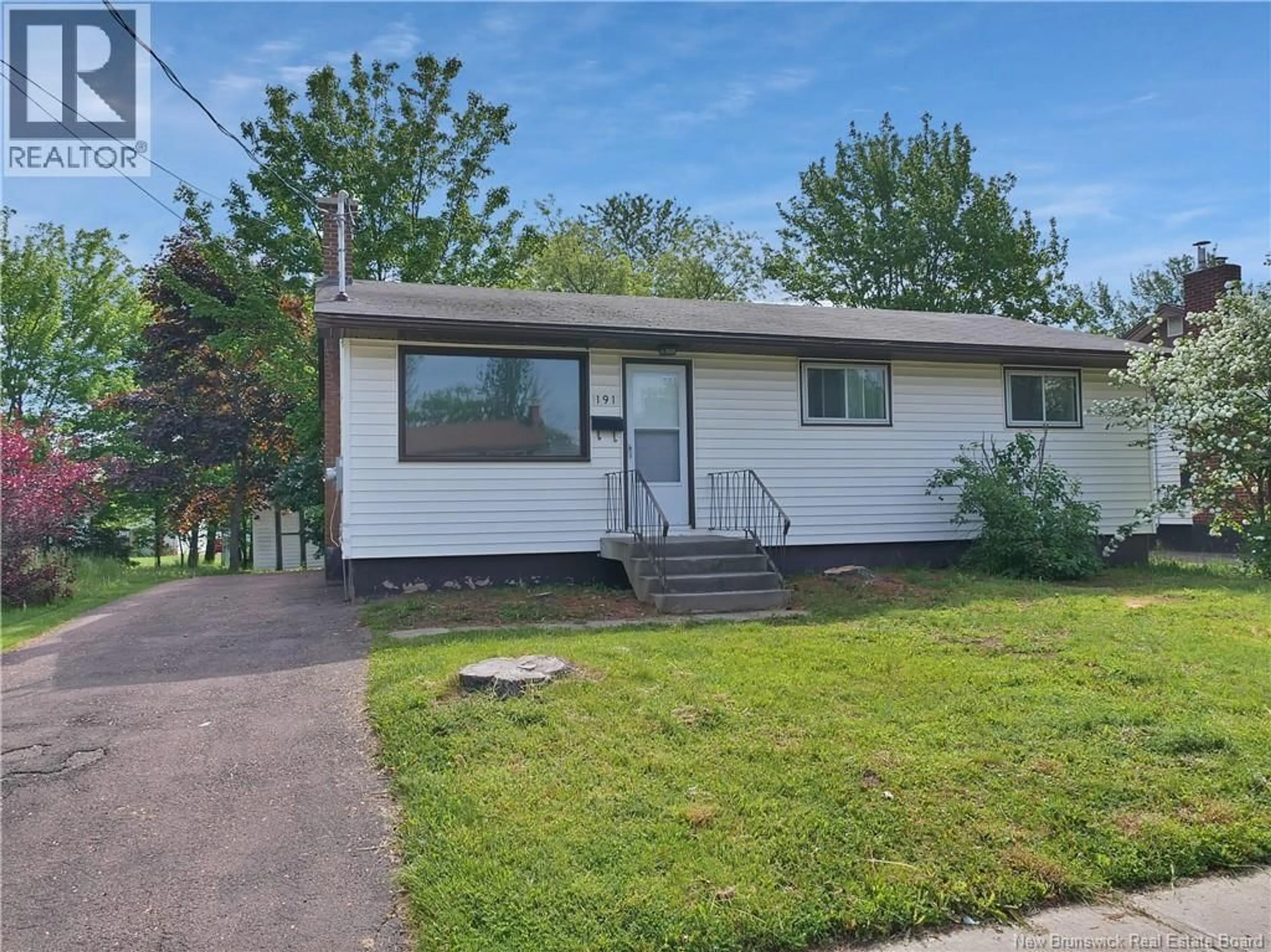 Home with vinyl exterior material, street for 191 SECOND AVENUE, Moncton New Brunswick E1C7Y5
