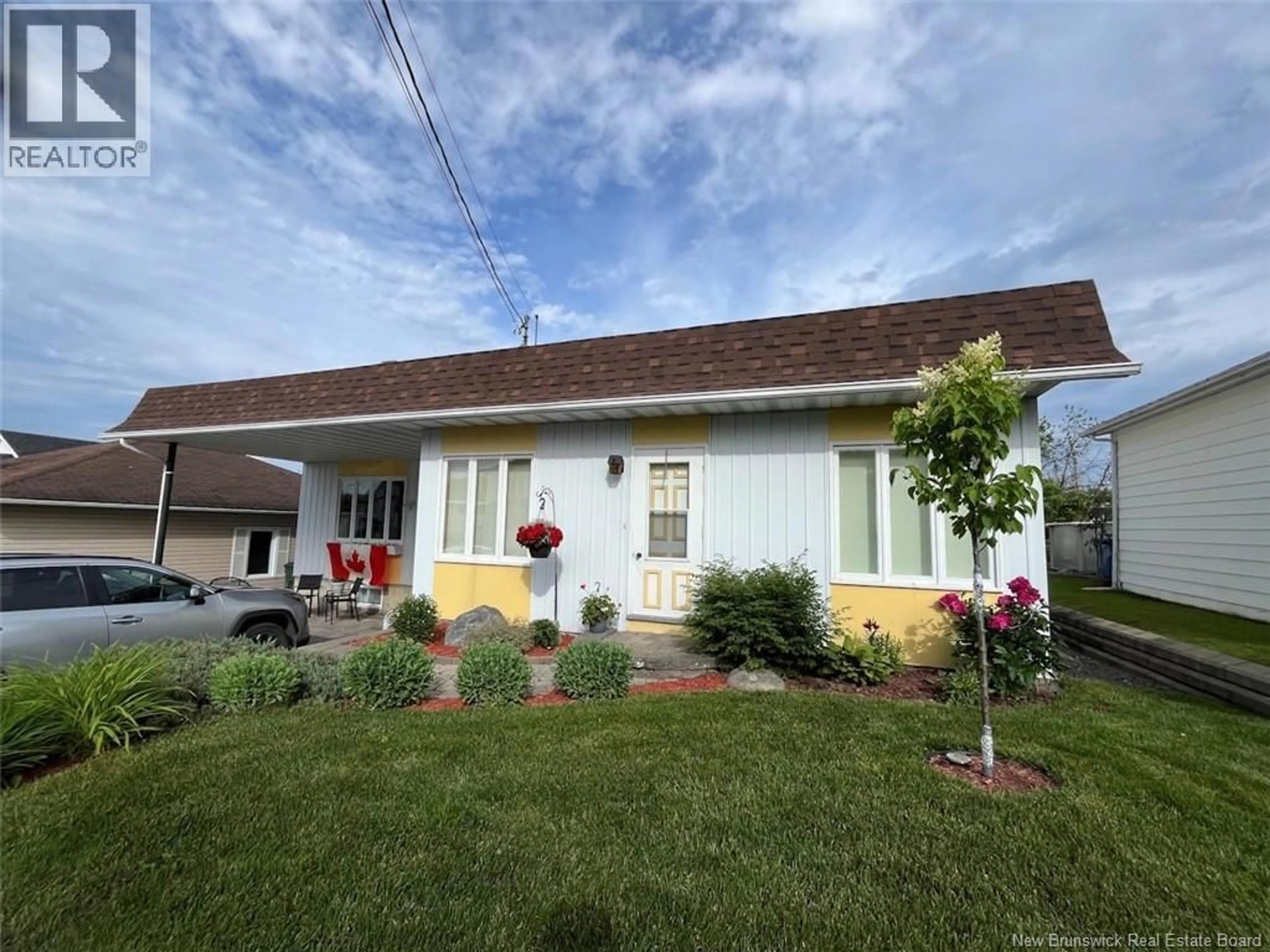 Home with vinyl exterior material, street for 100 34E AVENUE, Edmundston New Brunswick E3V2T5