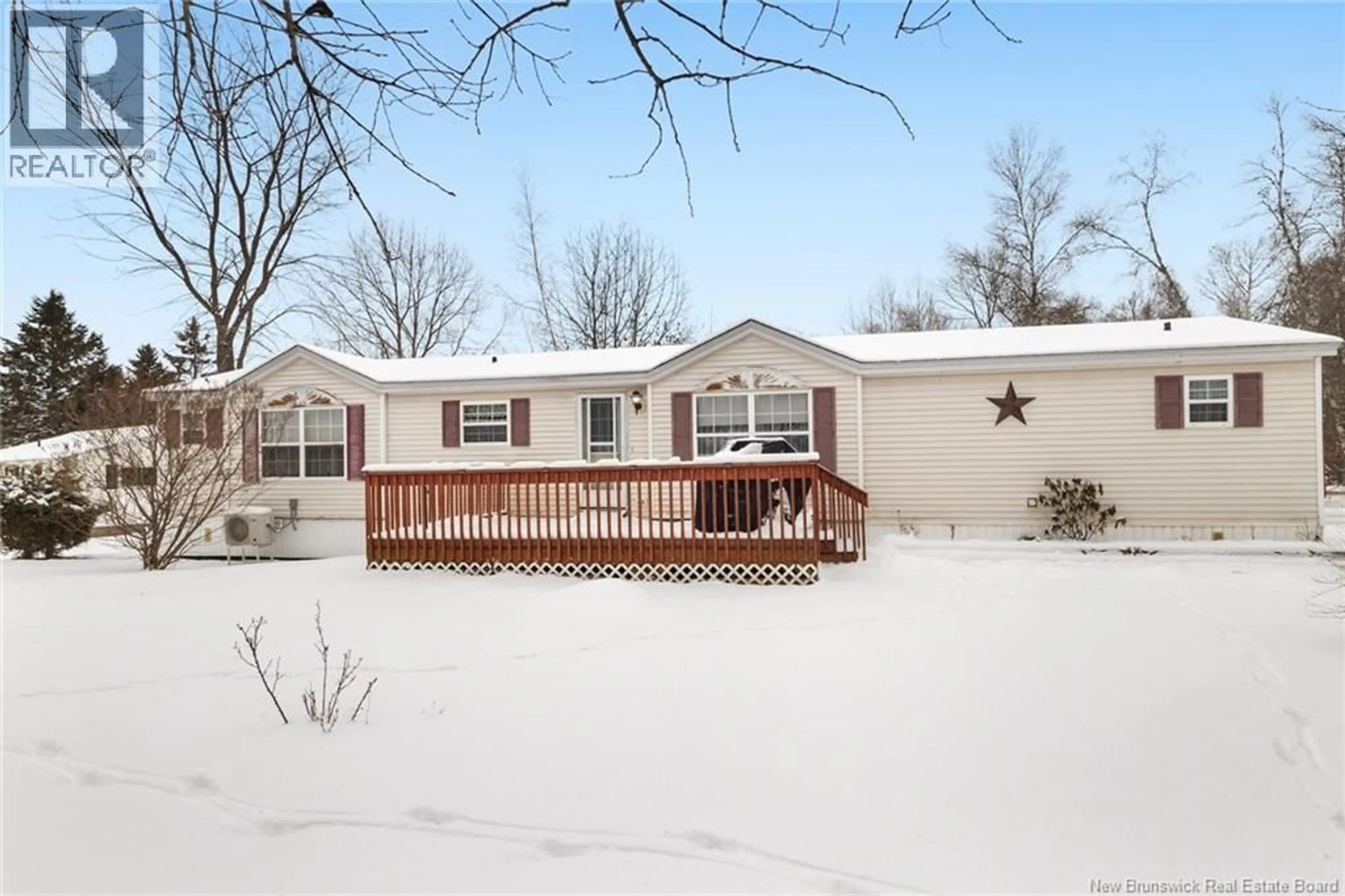 Home with vinyl exterior material, water/lake/river/ocean view for 60 MEMORIAL DRIVE, Minto New Brunswick E4B3L3