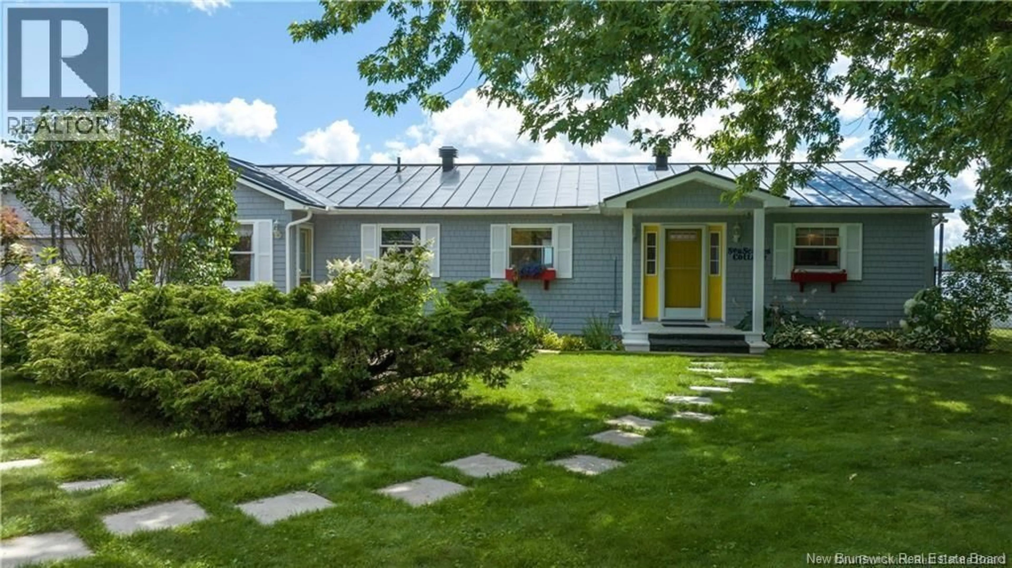 Home with vinyl exterior material, street for 37 CHANDLER ROAD, Saint Andrews New Brunswick E5B2H4