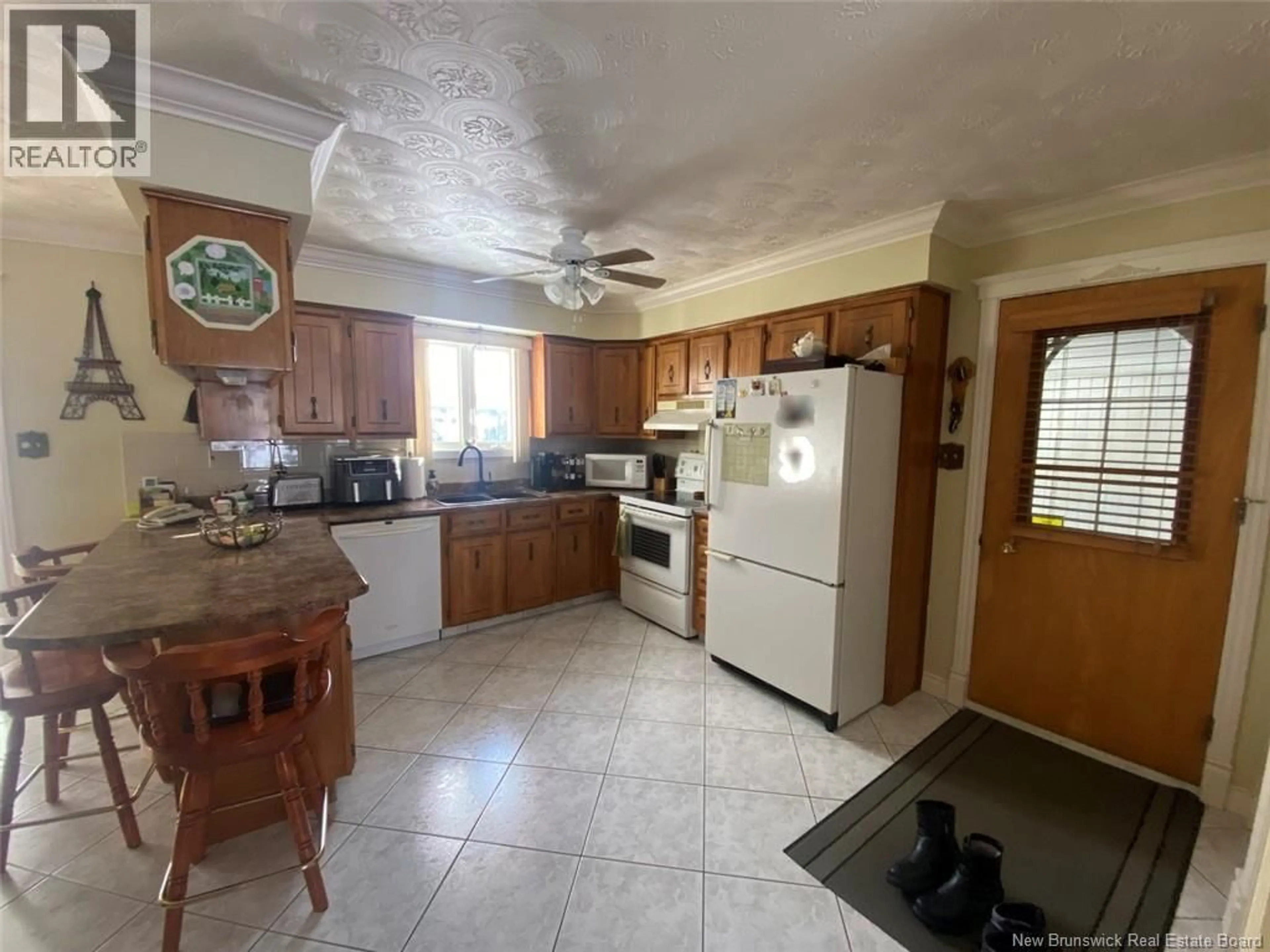 Standard kitchen, ceramic/tile floor for 910 SAINT-FRANÇOIS STREET, Edmundston New Brunswick E3V4R2