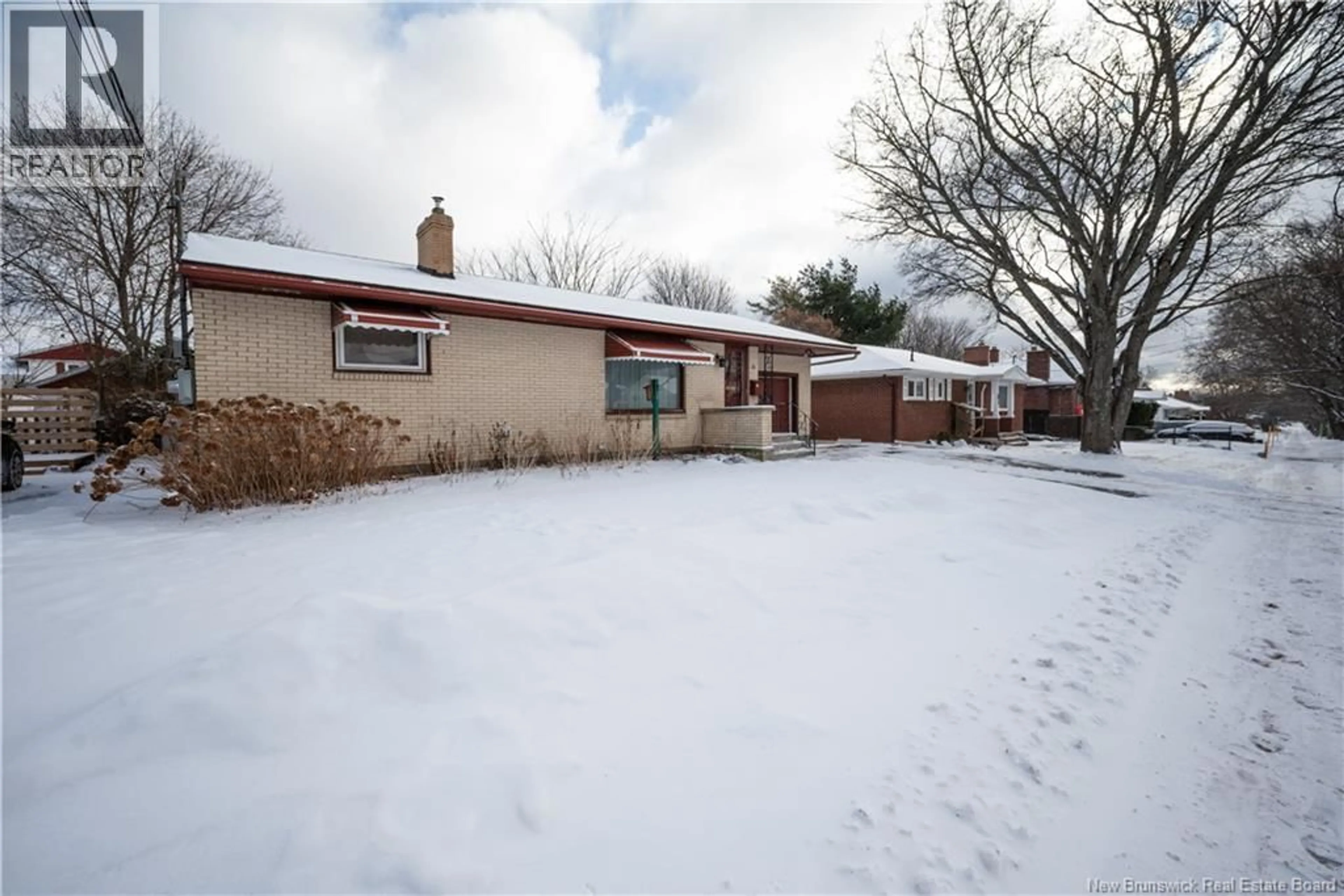 A pic from outside/outdoor area/front of a property/back of a property/a pic from drone, street for 85 MOUNT ROYAL BOULEVARD, Moncton New Brunswick E1E2V3