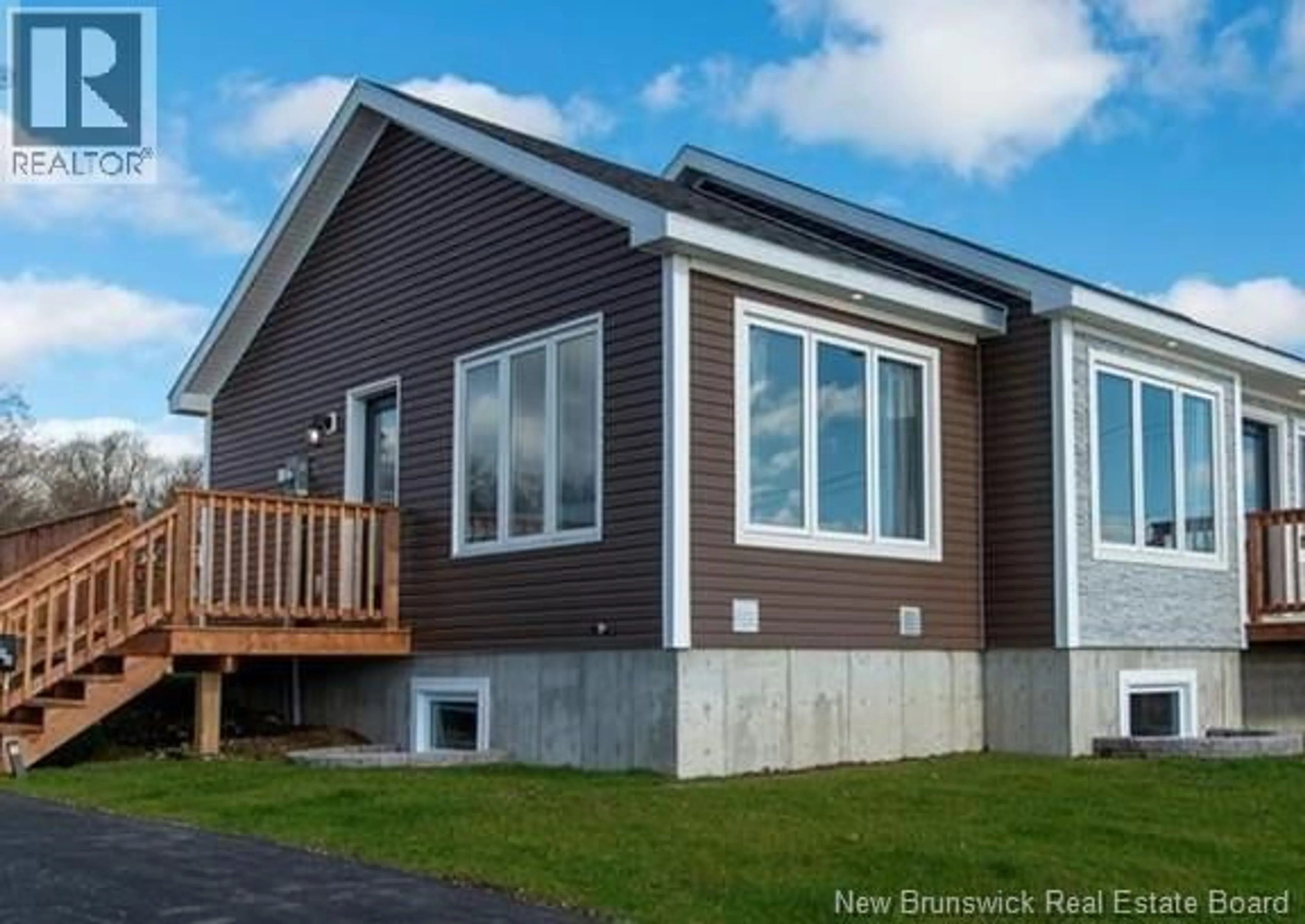 Home with vinyl exterior material, street for 600 SEA STREET, Saint John New Brunswick E2M2N4
