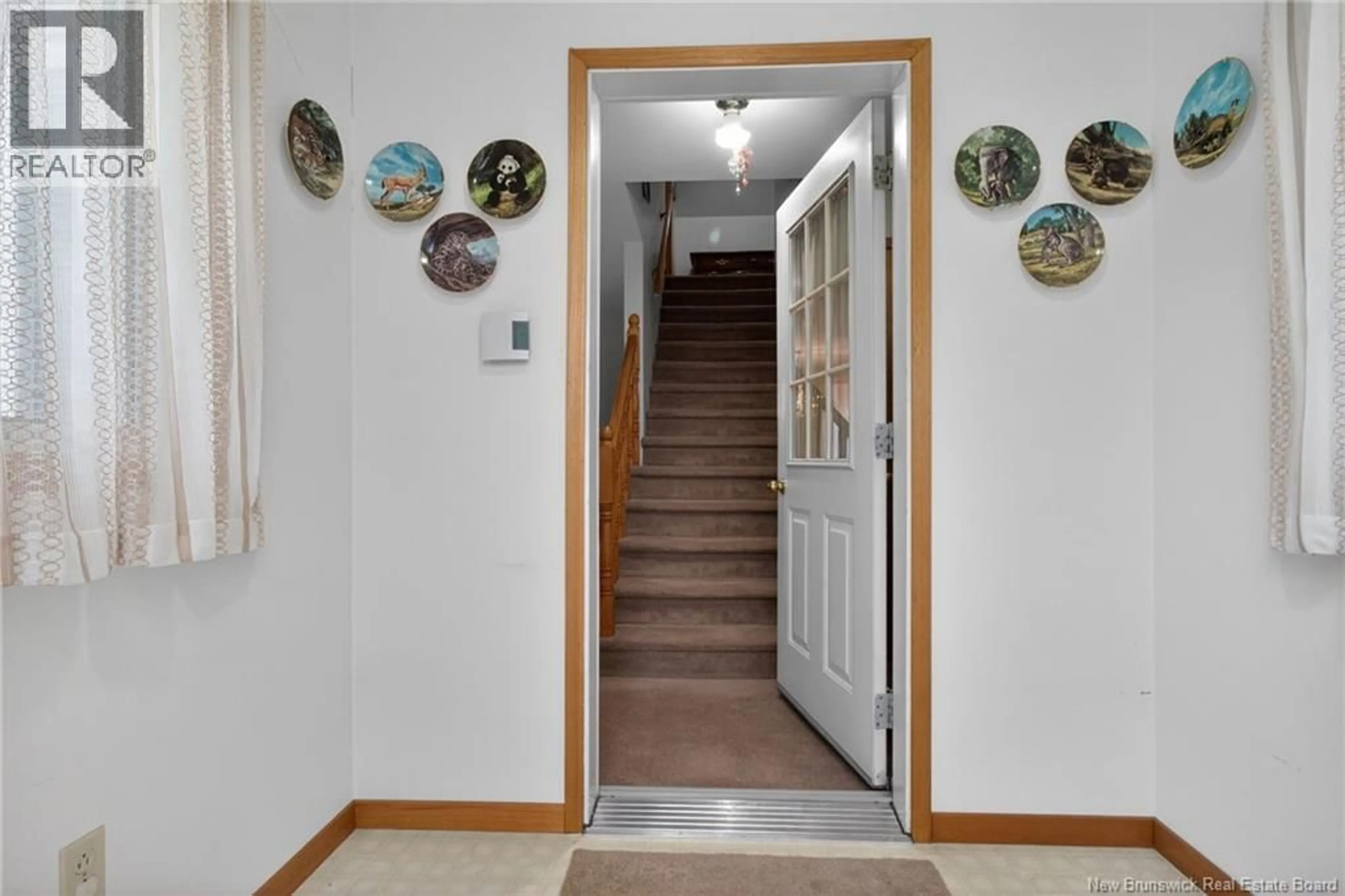 Indoor foyer for 29 FOWNES, Moncton New Brunswick E1E3N2
