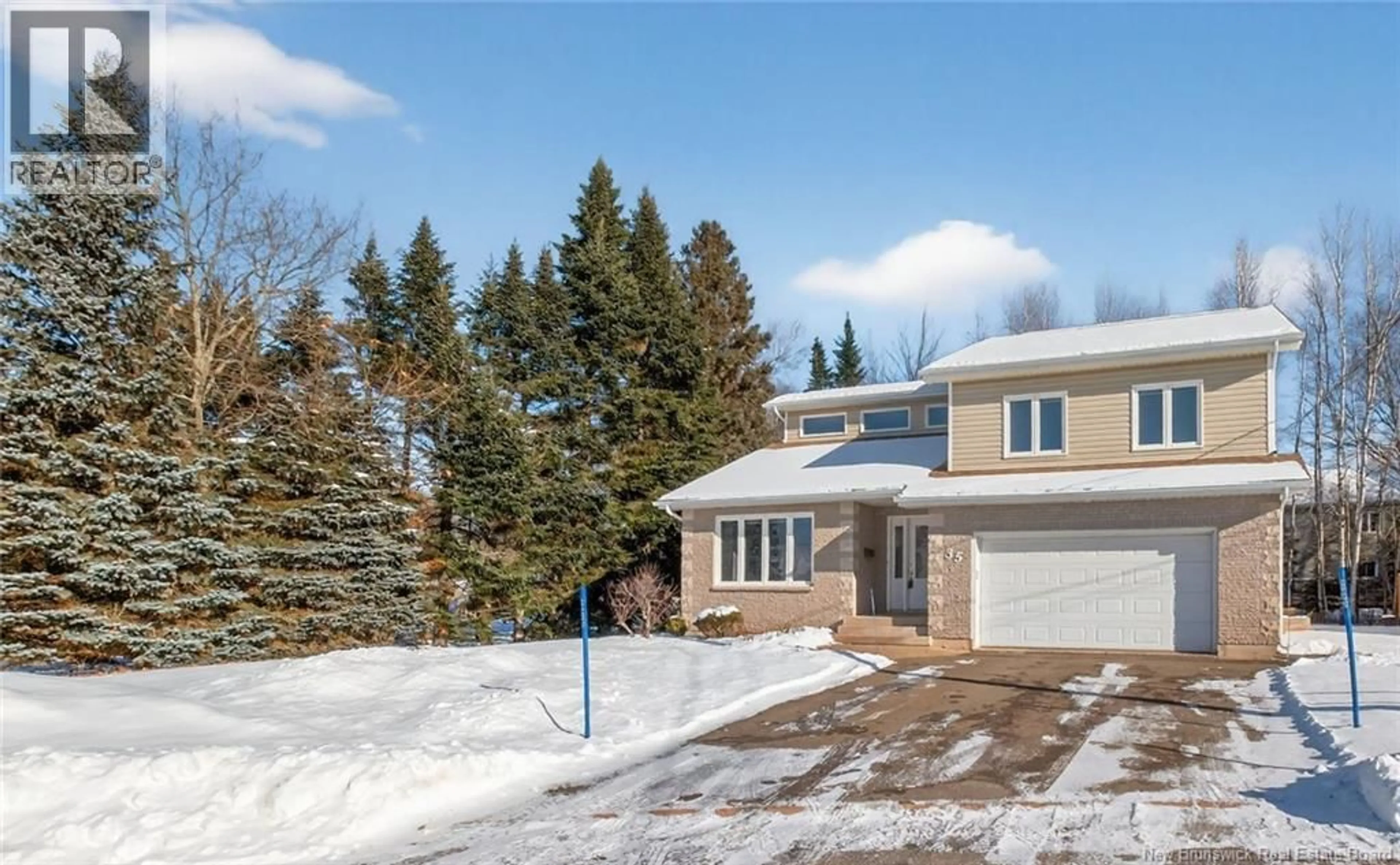 A pic from outside/outdoor area/front of a property/back of a property/a pic from drone, street for 35 ALBERTA COURT, Dieppe New Brunswick E1A6Z1