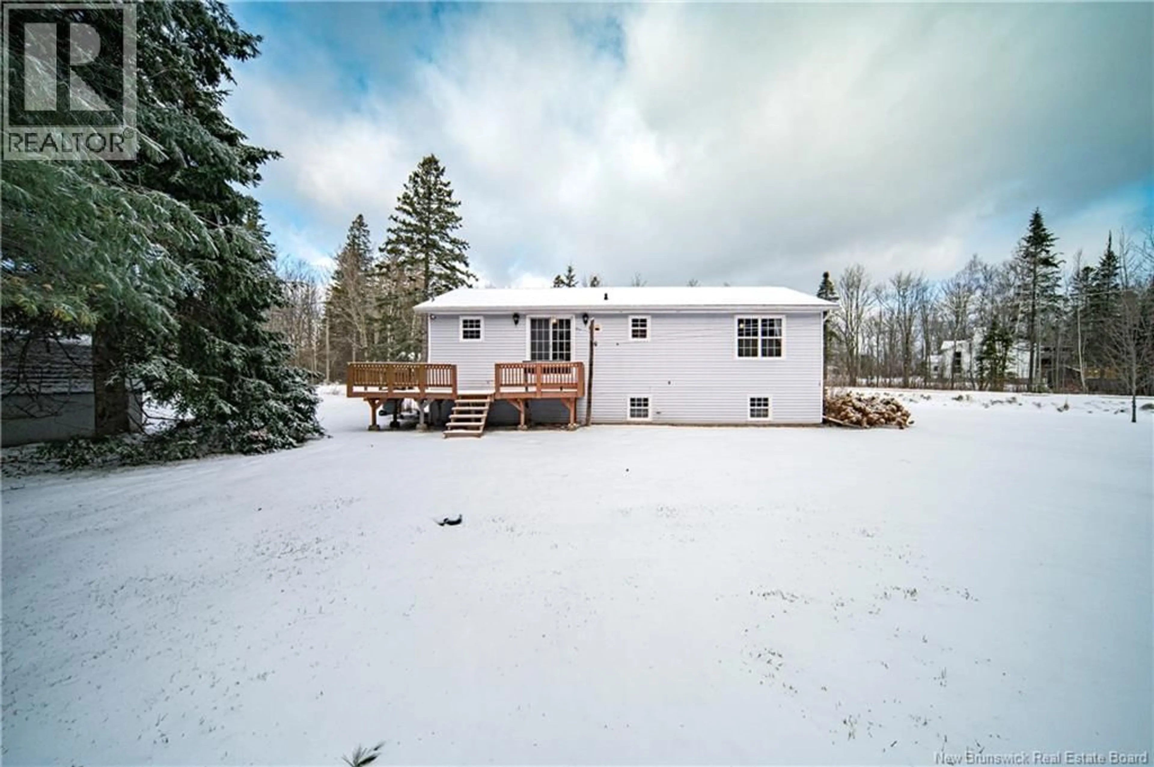 A pic from outside/outdoor area/front of a property/back of a property/a pic from drone, unknown for 43 SUSAN DRIVE, Lincoln New Brunswick E3B7G8