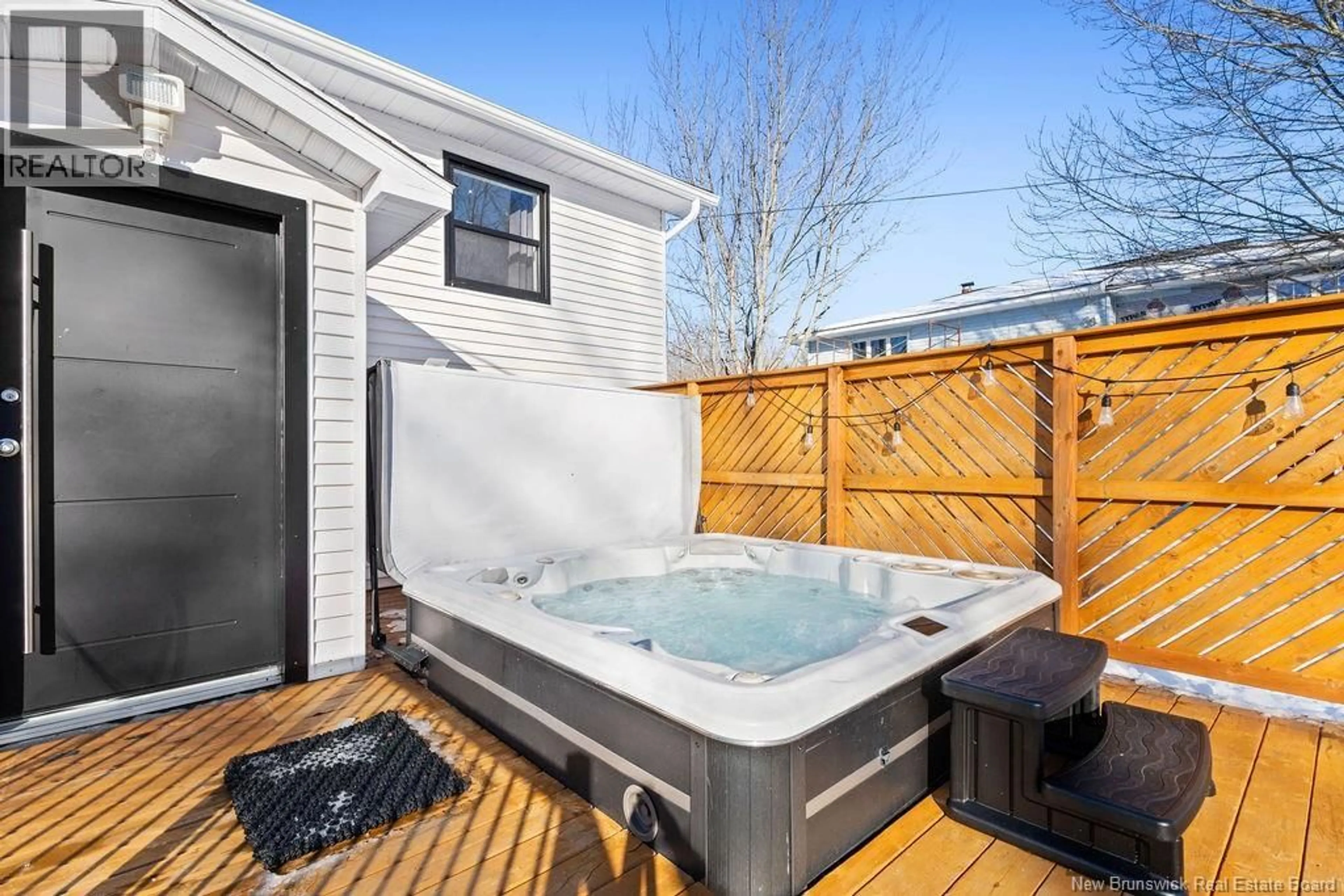 Contemporary bathroom, wood/laminate floor for 224 GERALYN DRIVE, Miramichi New Brunswick E1N3T9