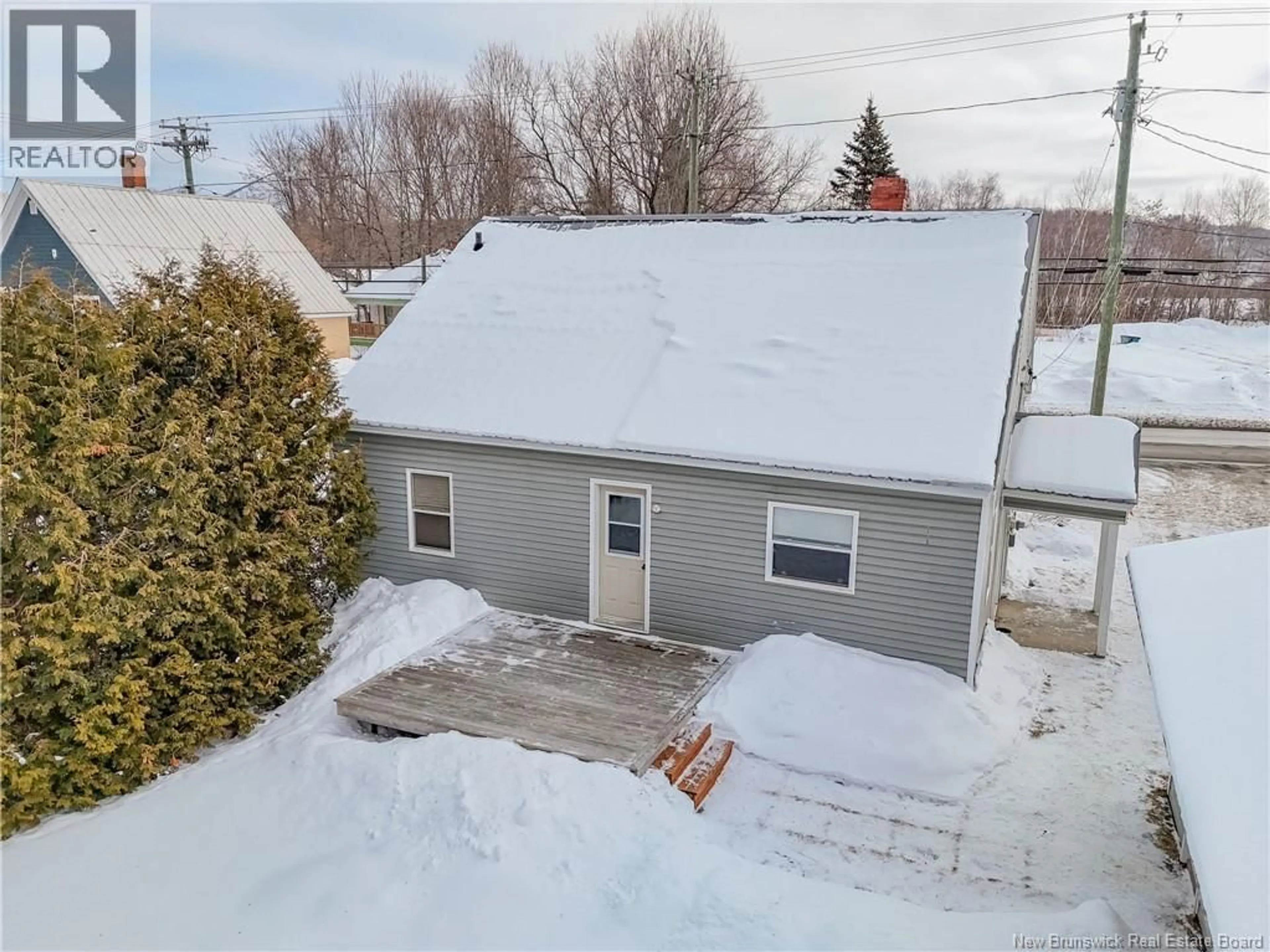 A pic from outside/outdoor area/front of a property/back of a property/a pic from drone, street for 459 MAIN STREET, Woodstock New Brunswick E7M2C1