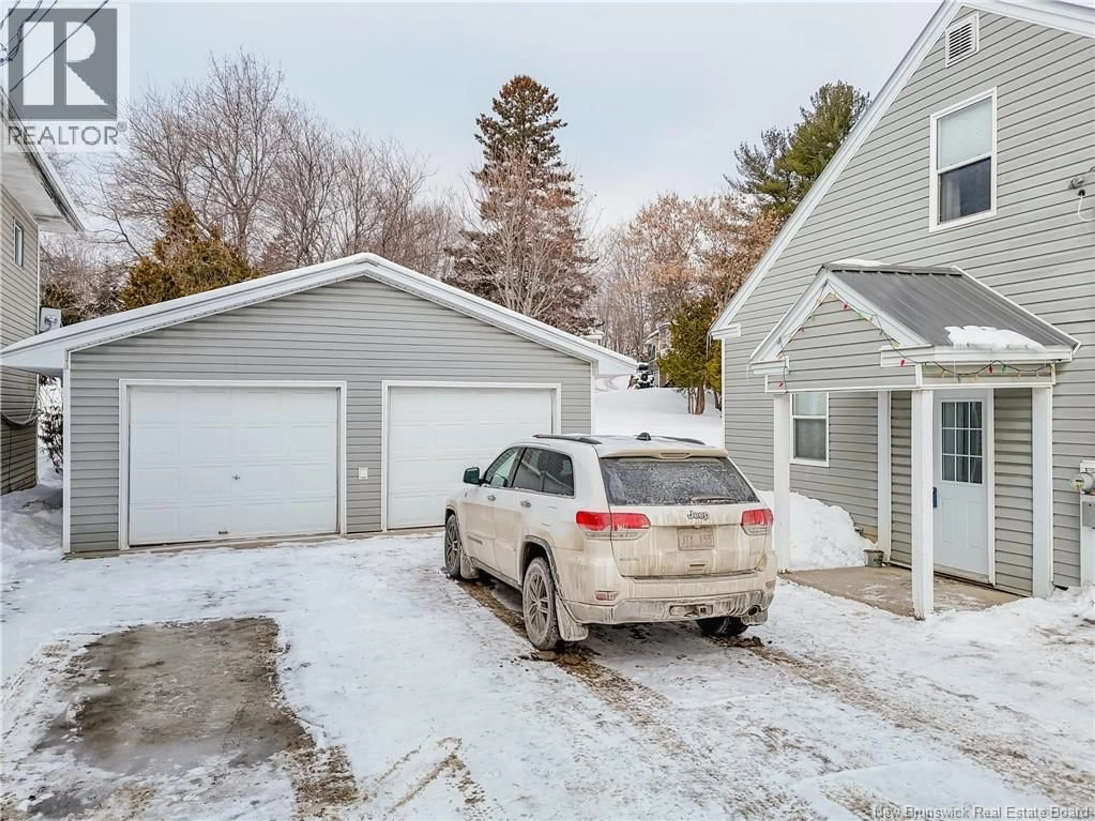 Indoor garage for 459 MAIN STREET, Woodstock New Brunswick E7M2C1