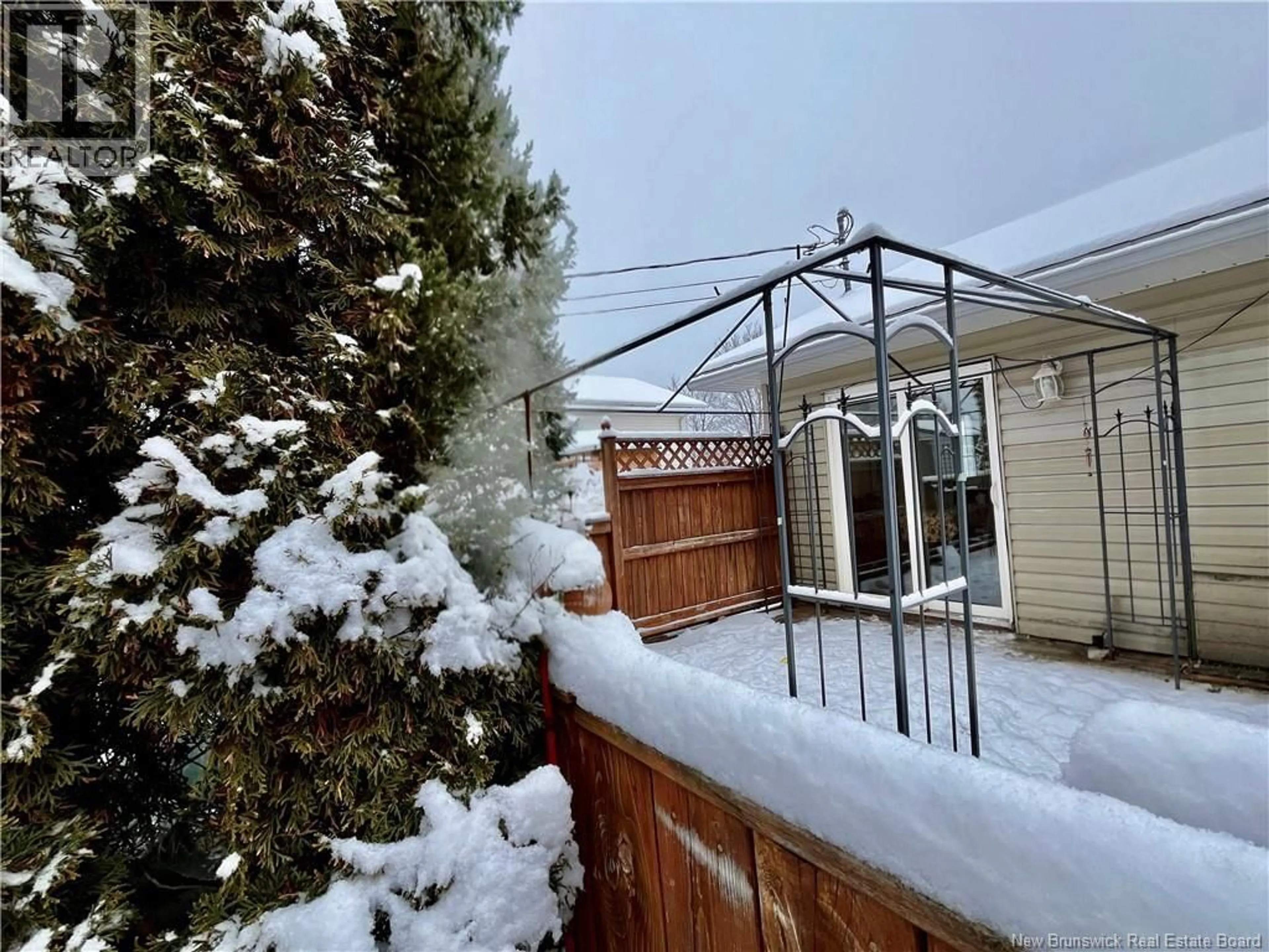 Patio, street for 48 DUNDEE, Salisbury New Brunswick E4J2B8