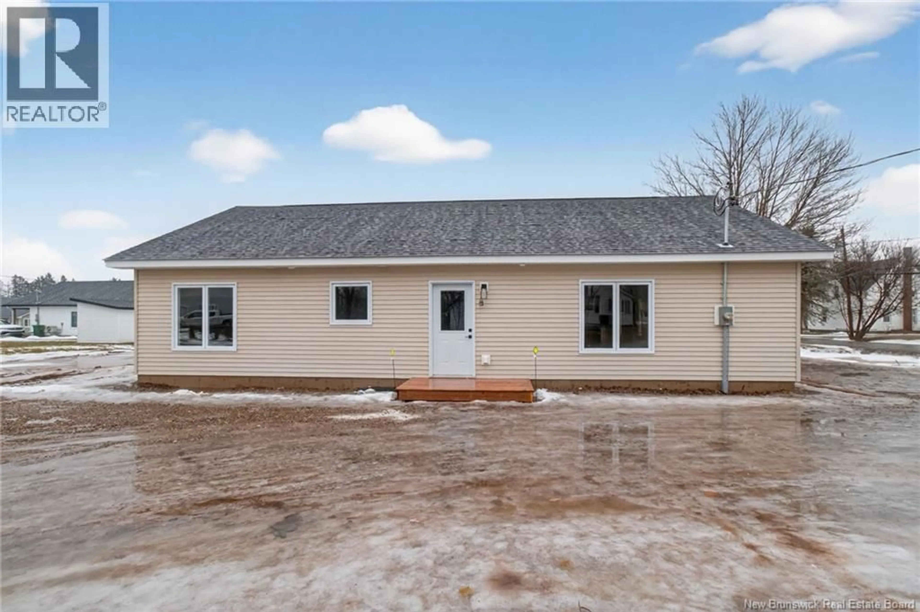 Home with vinyl exterior material, building for 71 BOYD STREET, Salisbury New Brunswick E4J2A6
