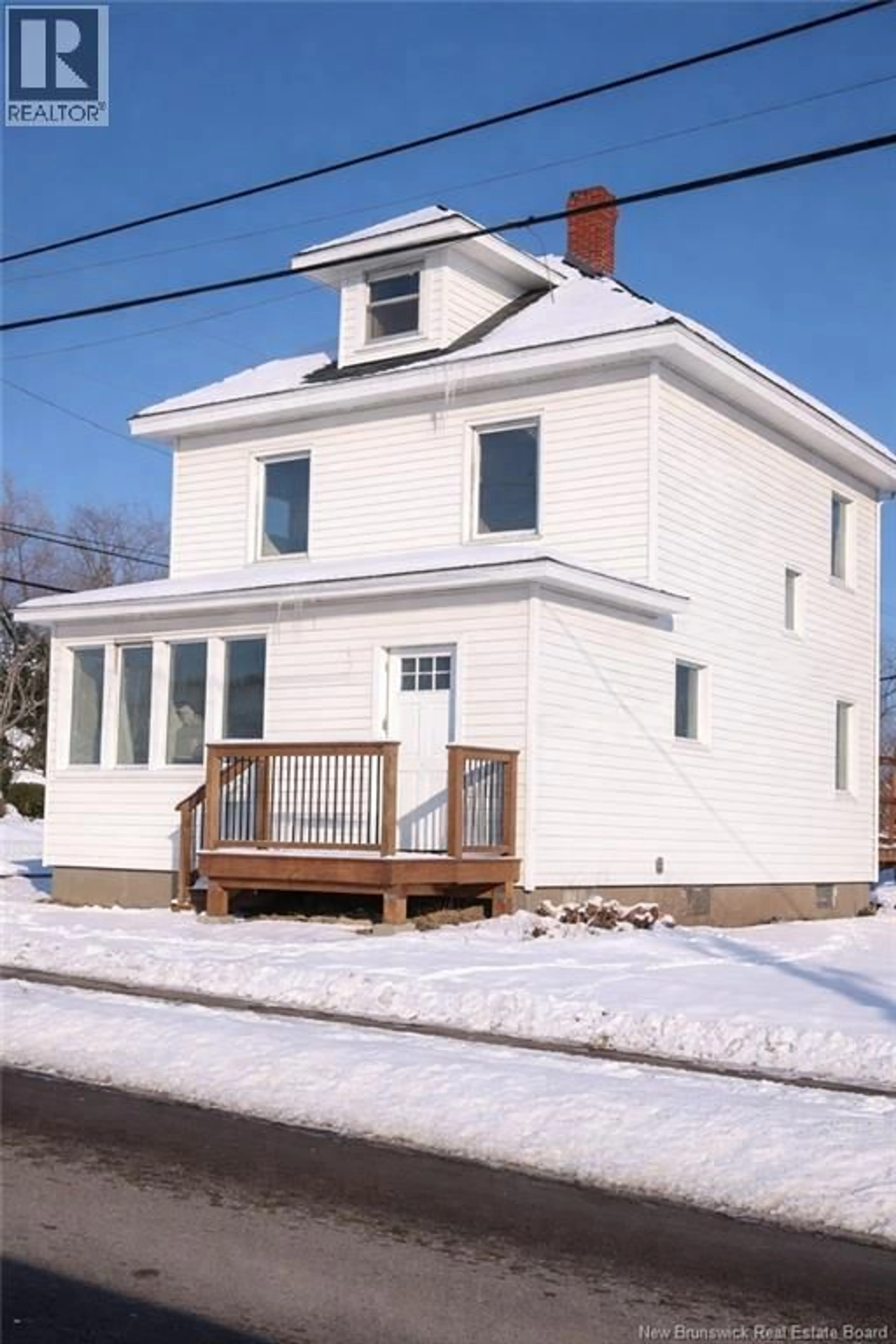 Home with vinyl exterior material, building for 487 HIGH, Moncton New Brunswick E1C6E3