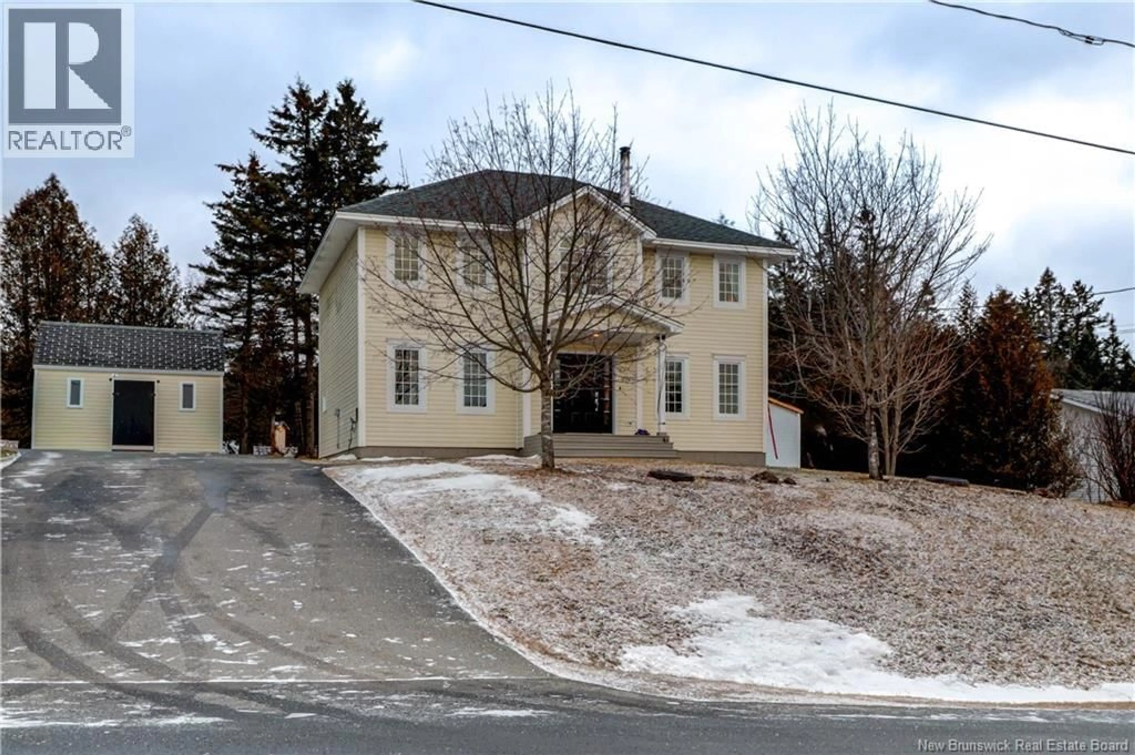 A pic from outside/outdoor area/front of a property/back of a property/a pic from drone, street for 130 DONLEA DRIVE, Hampton New Brunswick E5N5K3