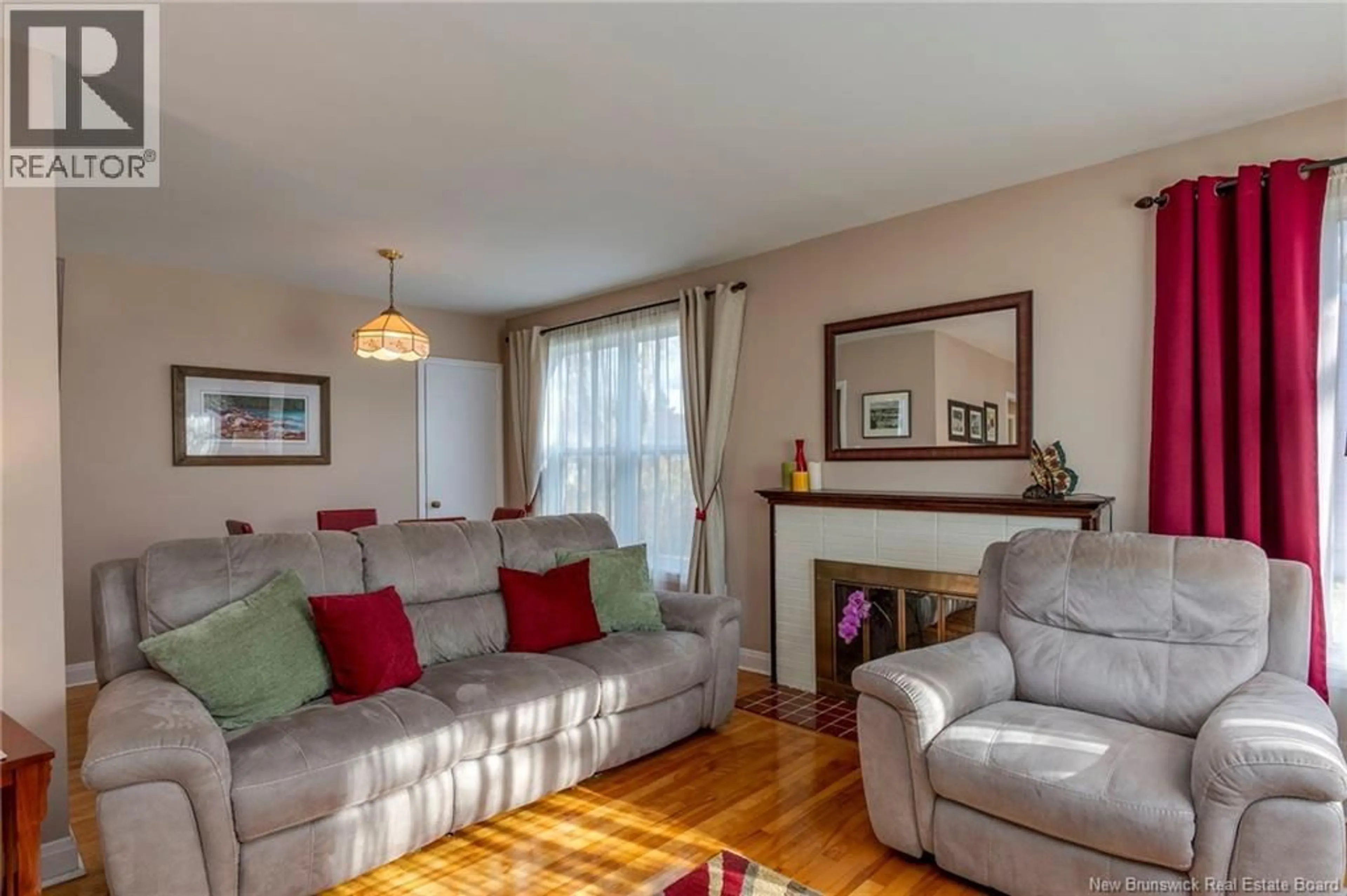 Living room with furniture, wood/laminate floor for 10 SILVER CRESCENT, Saint John New Brunswick E2J3G3
