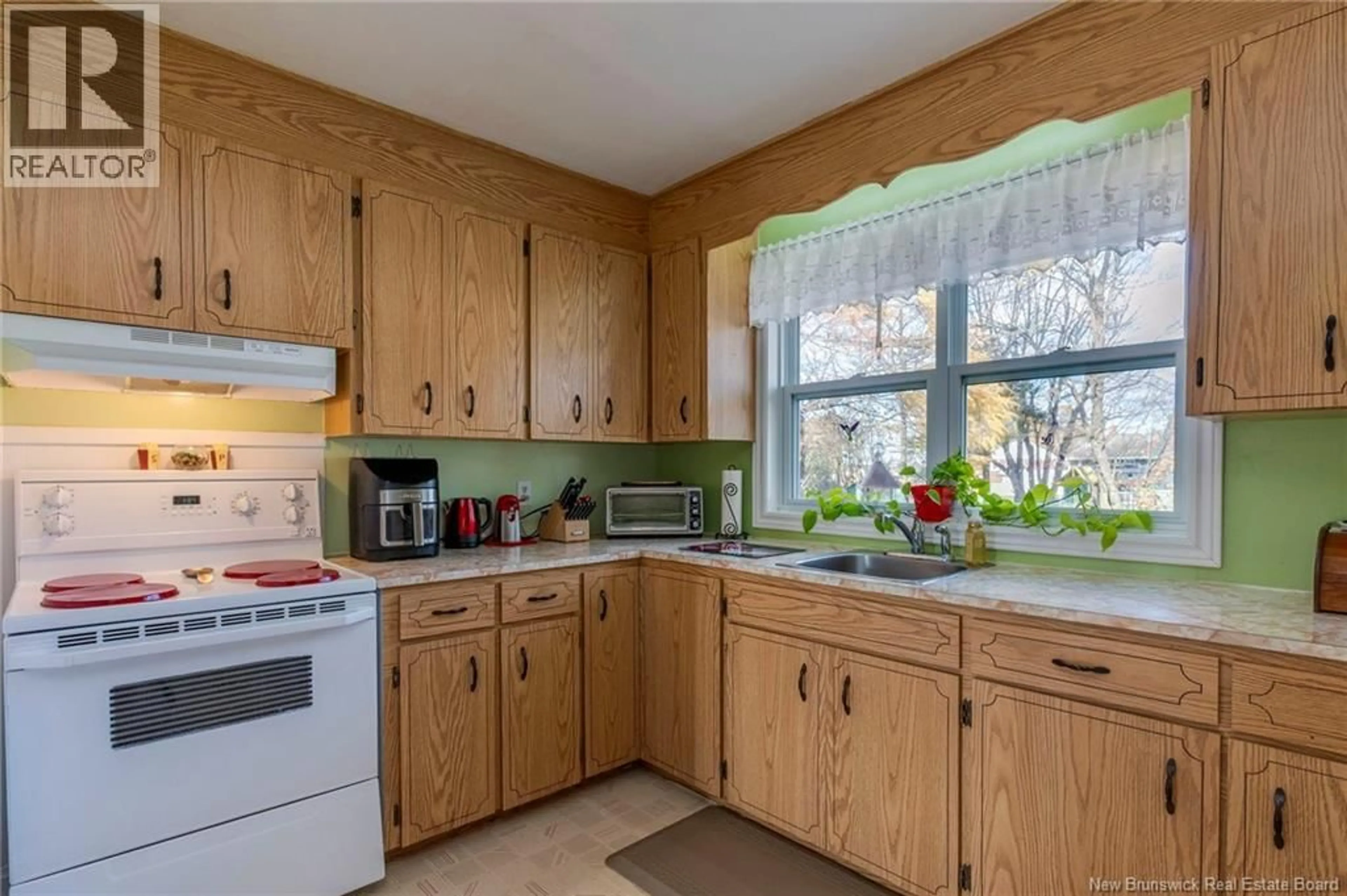 Standard kitchen, unknown for 10 SILVER CRESCENT, Saint John New Brunswick E2J3G3