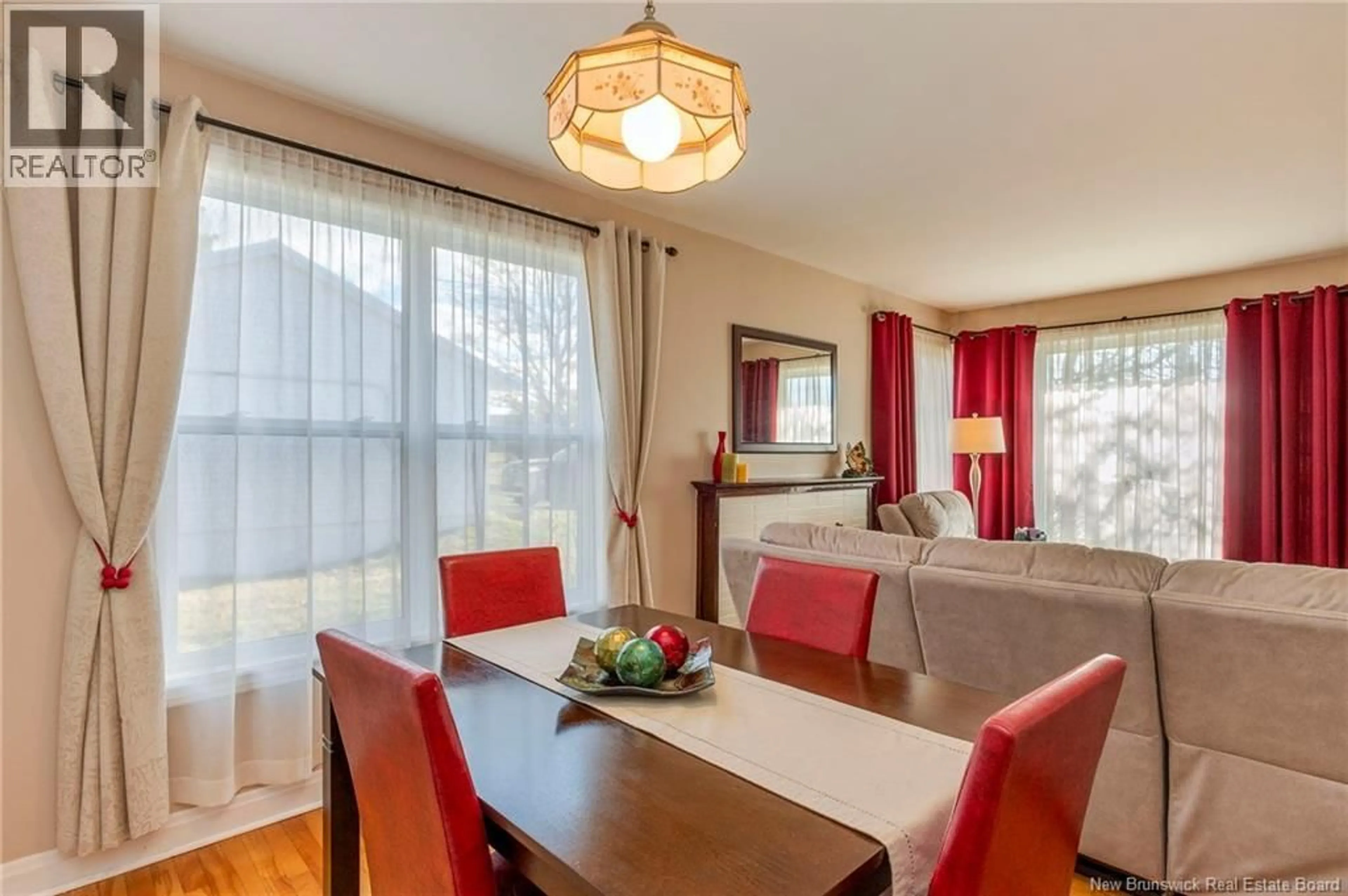 Dining room, wood/laminate floor for 10 SILVER CRESCENT, Saint John New Brunswick E2J3G3