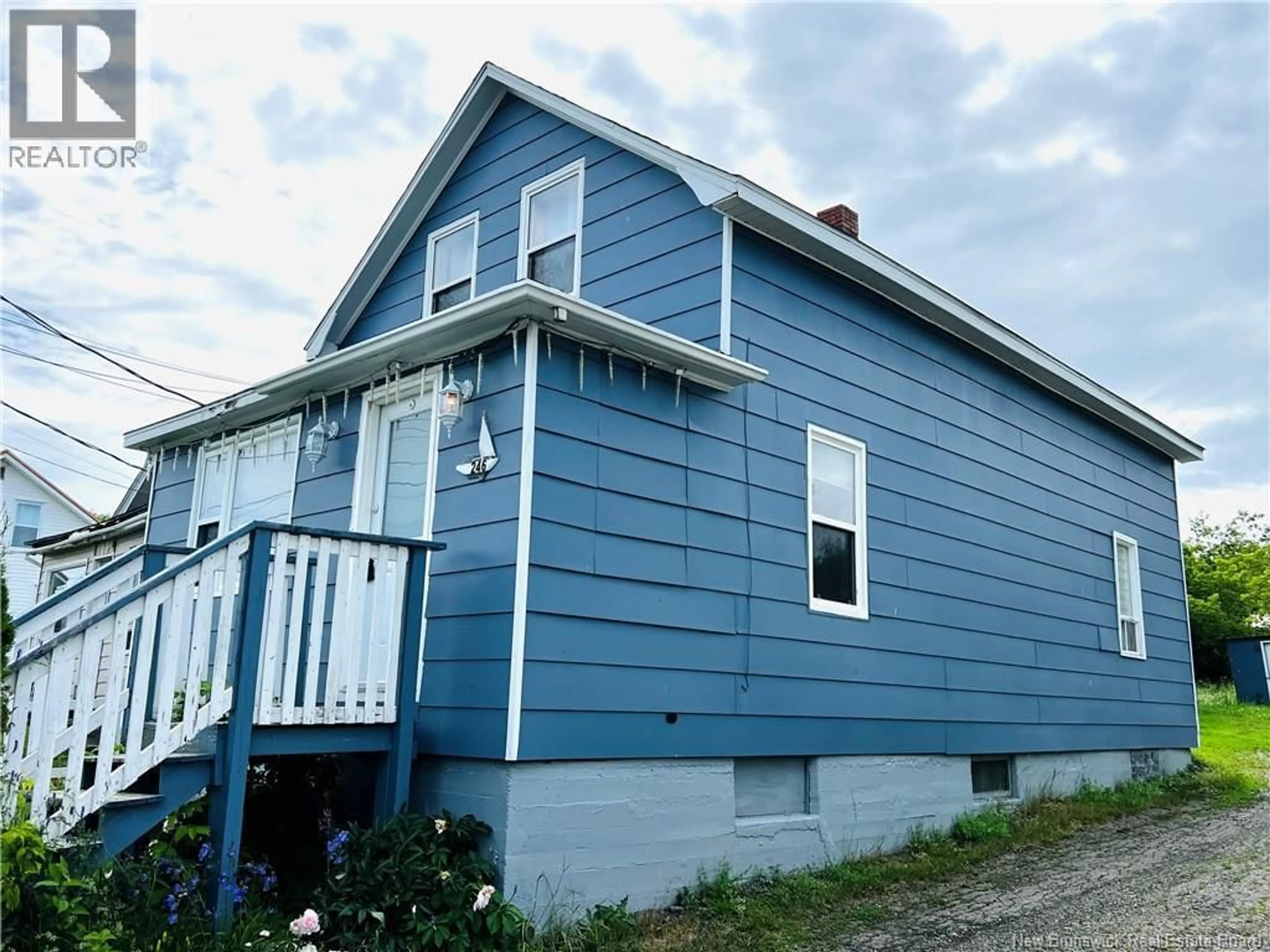 Home with vinyl exterior material, building for 246 DUMARESQ, Bathurst New Brunswick E2A1H8