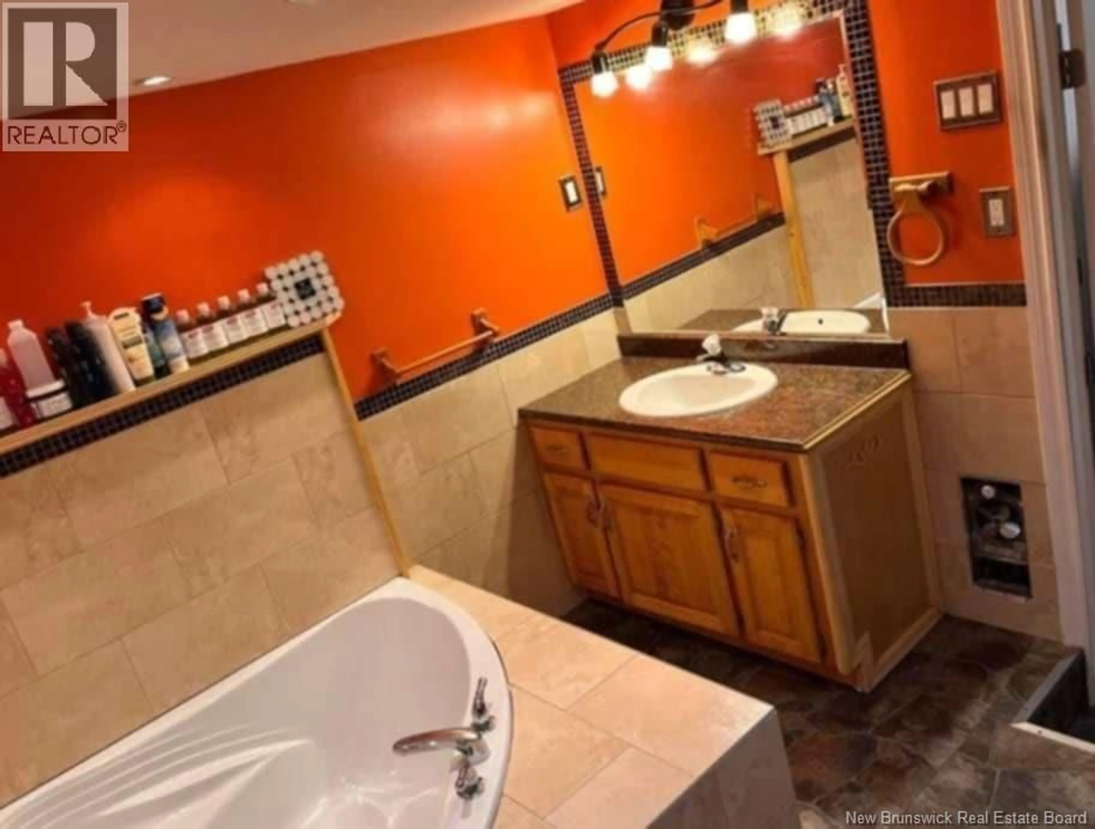 Standard bathroom, ceramic/tile floor for 601 MEMRAMCOOK EAST, Memramcook East New Brunswick E4K1M2