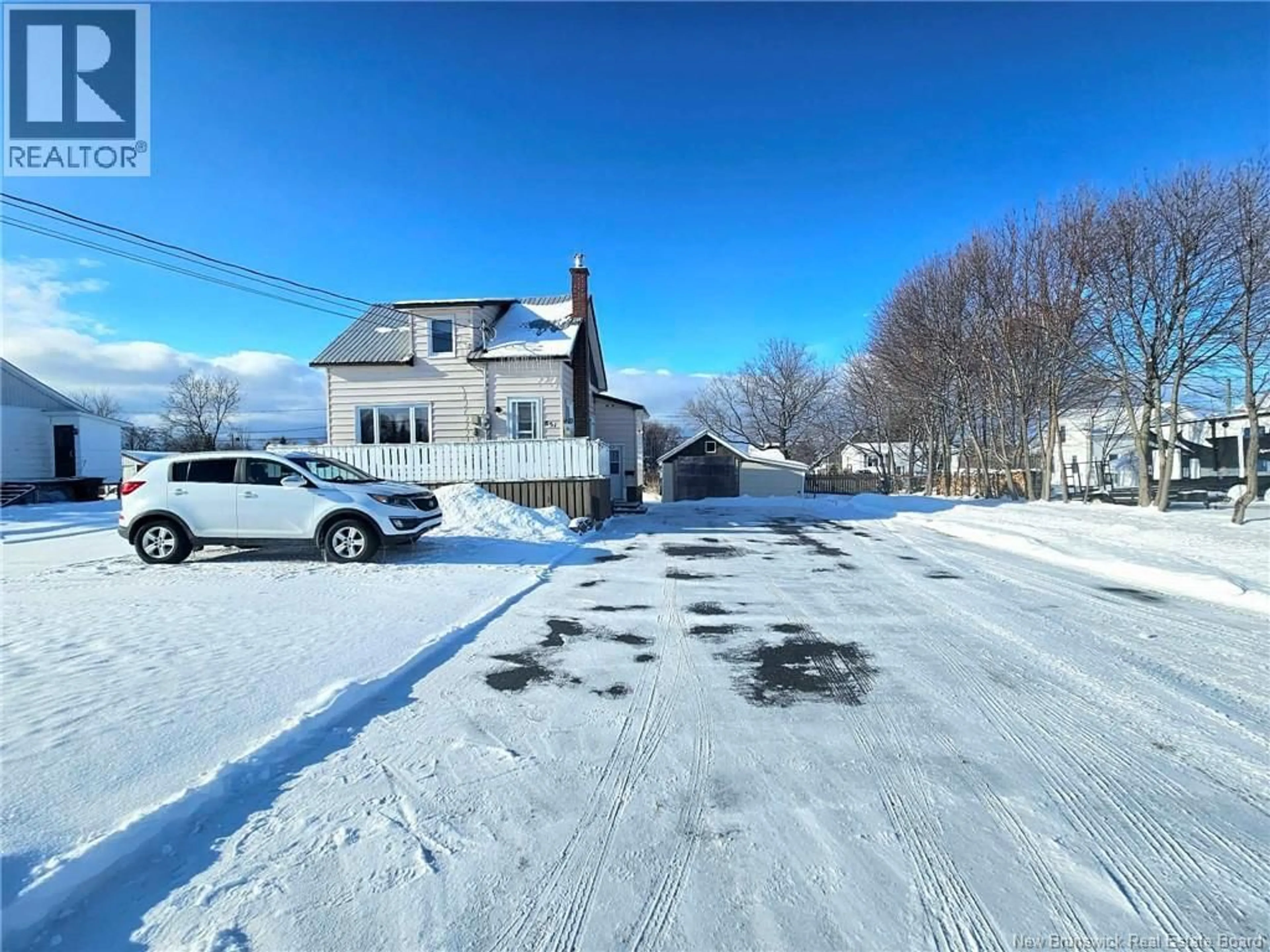 A pic from outside/outdoor area/front of a property/back of a property/a pic from drone, street for 851 HELEN, Bathurst New Brunswick E2A2E6
