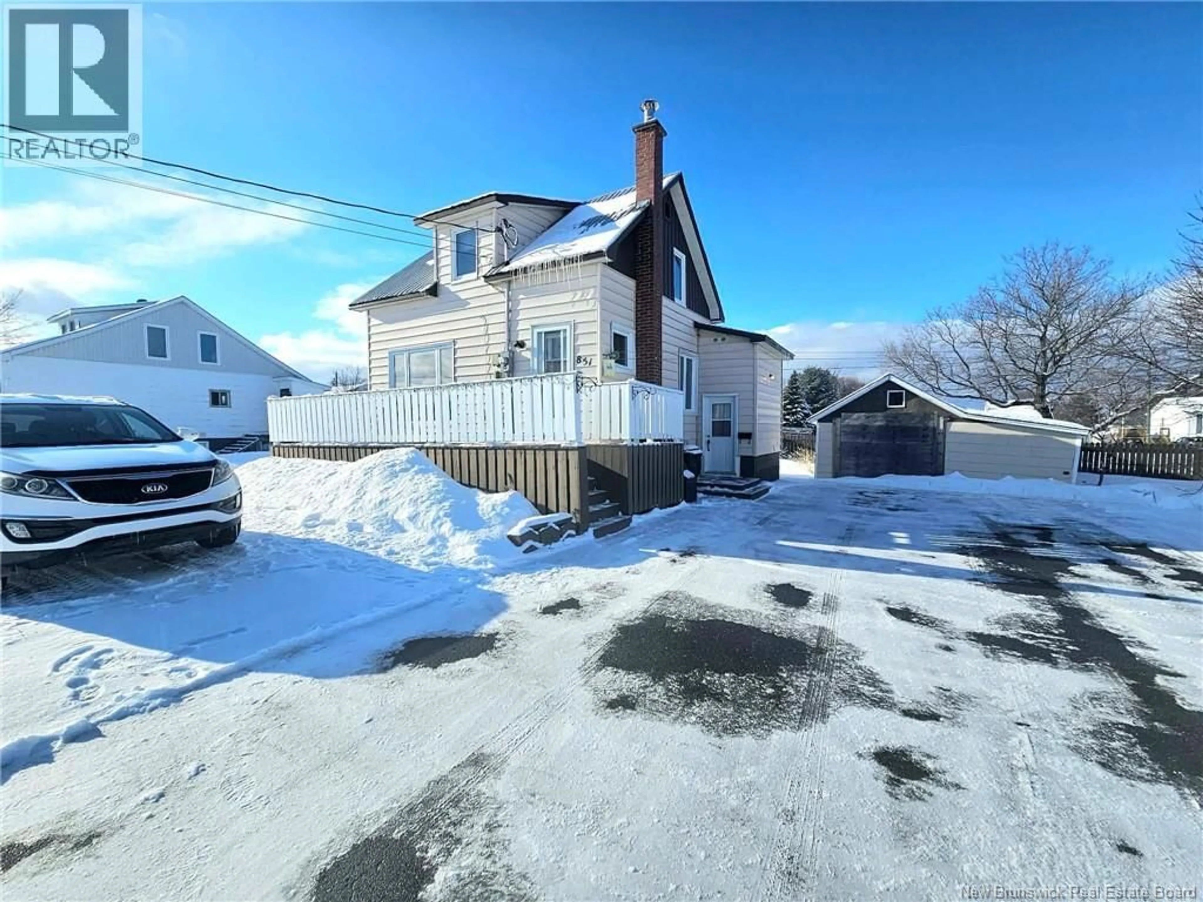 A pic from outside/outdoor area/front of a property/back of a property/a pic from drone, street for 851 HELEN, Bathurst New Brunswick E2A2E6