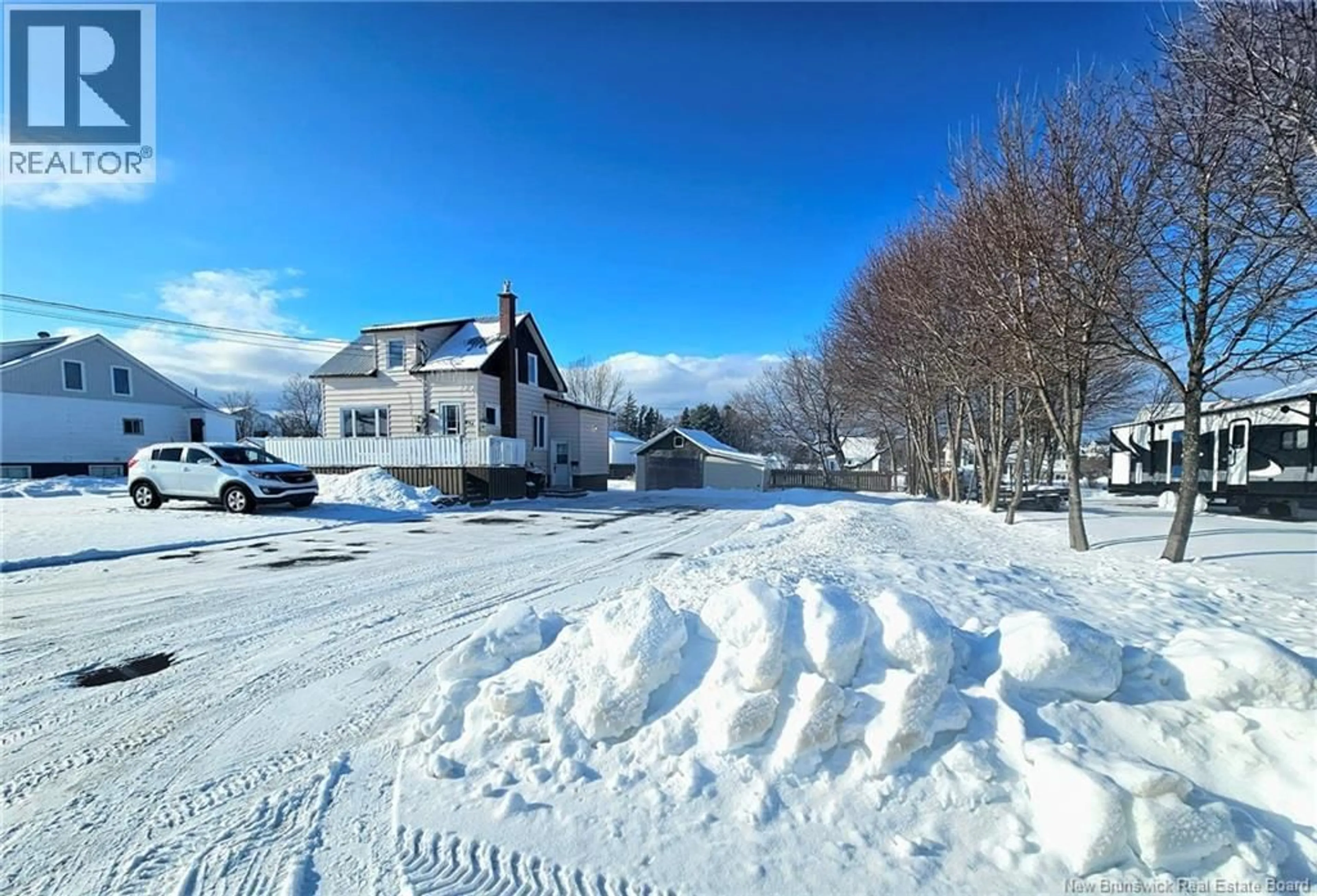 A pic from outside/outdoor area/front of a property/back of a property/a pic from drone, street for 851 HELEN, Bathurst New Brunswick E2A2E6