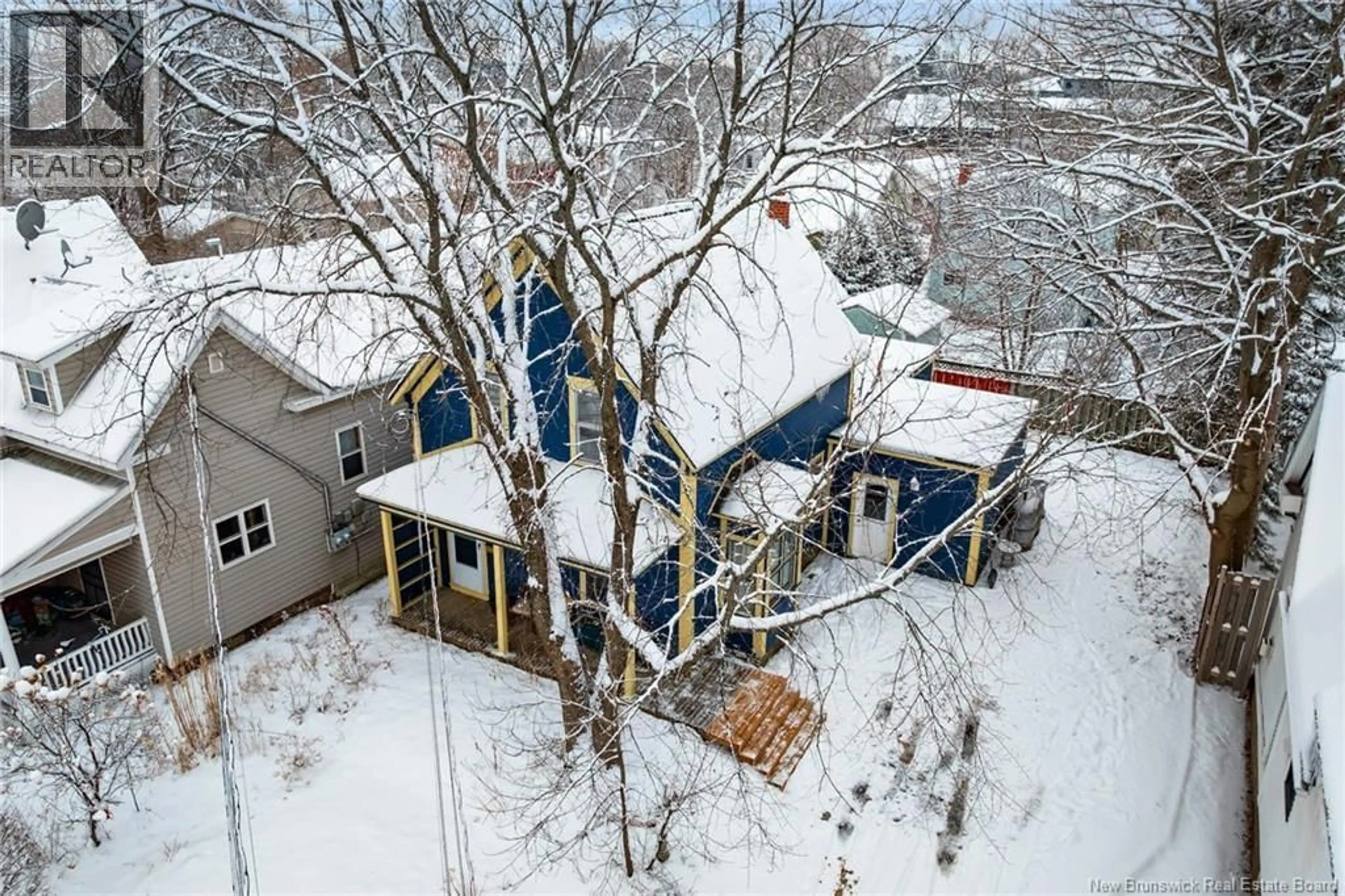 A pic from outside/outdoor area/front of a property/back of a property/a pic from drone, street for 142 MILES STREET, Fredericton New Brunswick E3A3J6