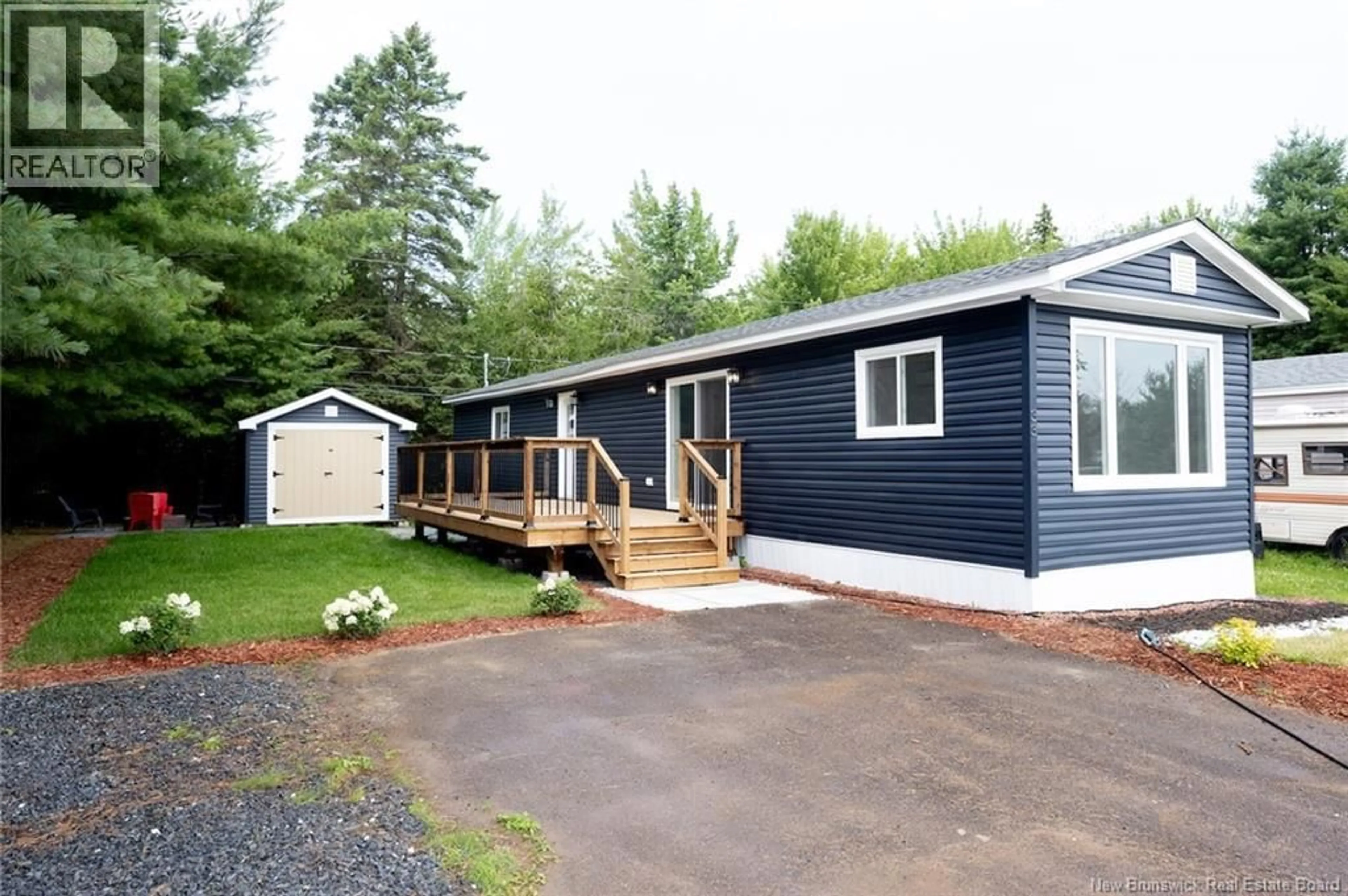 Home with vinyl exterior material, street for 33 NORTHUP CRESCENT, Lincoln New Brunswick E3B6T8