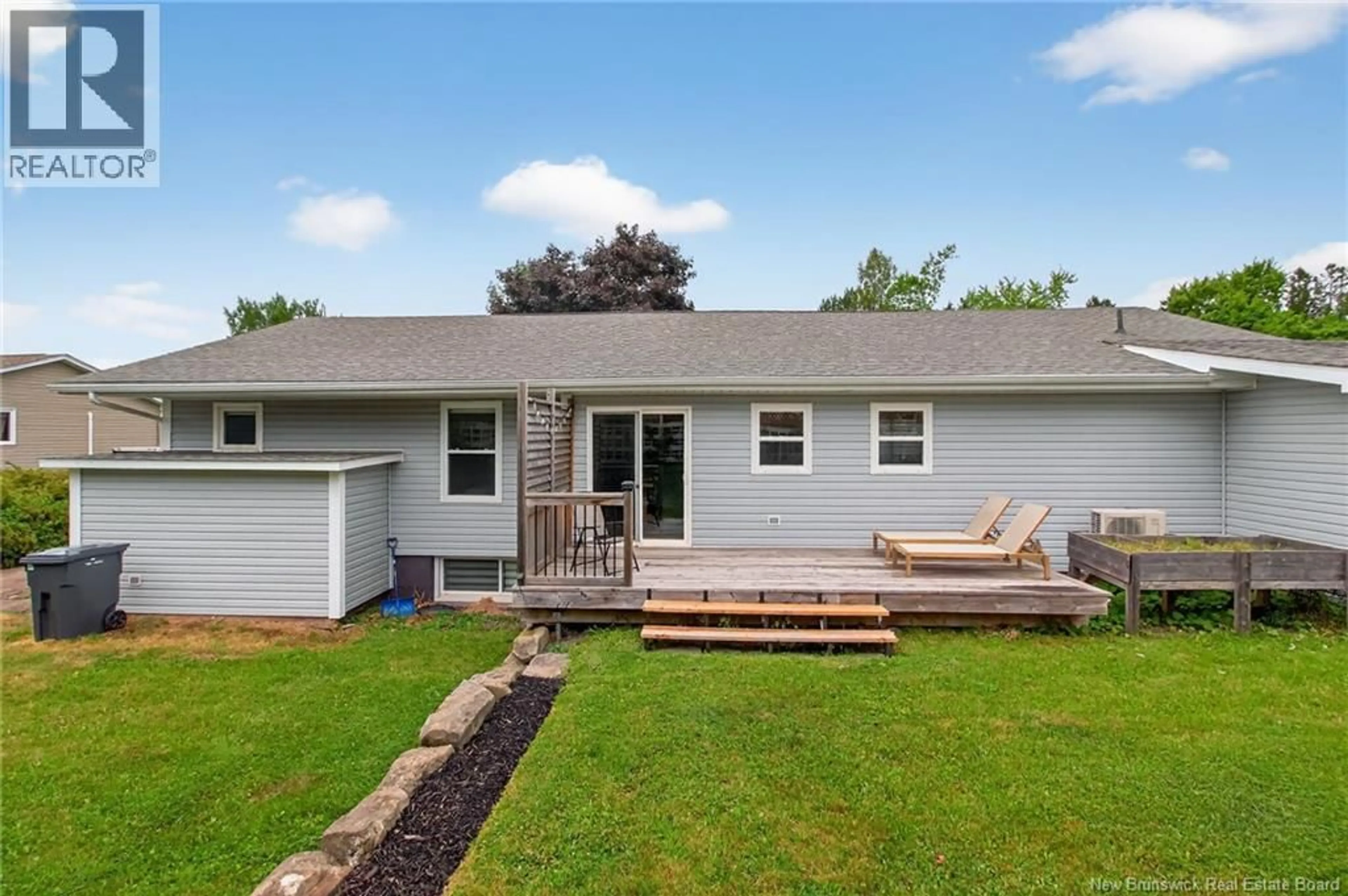 Home with vinyl exterior material, unknown for 60-62 AVALON STREET, Dieppe New Brunswick E1A1J9