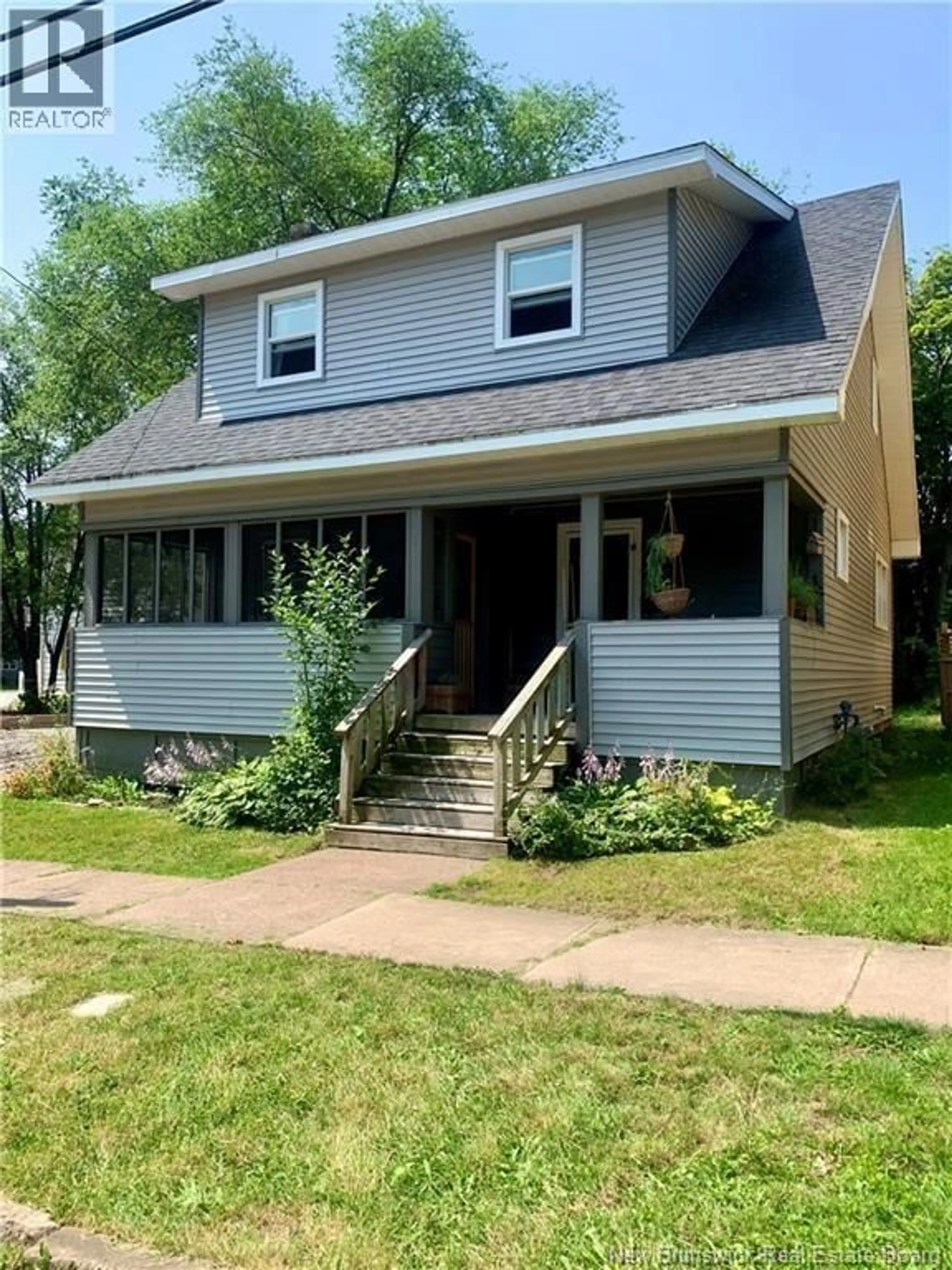 Home with vinyl exterior material, street for 20 BROMLEY, Moncton New Brunswick E1C5T9