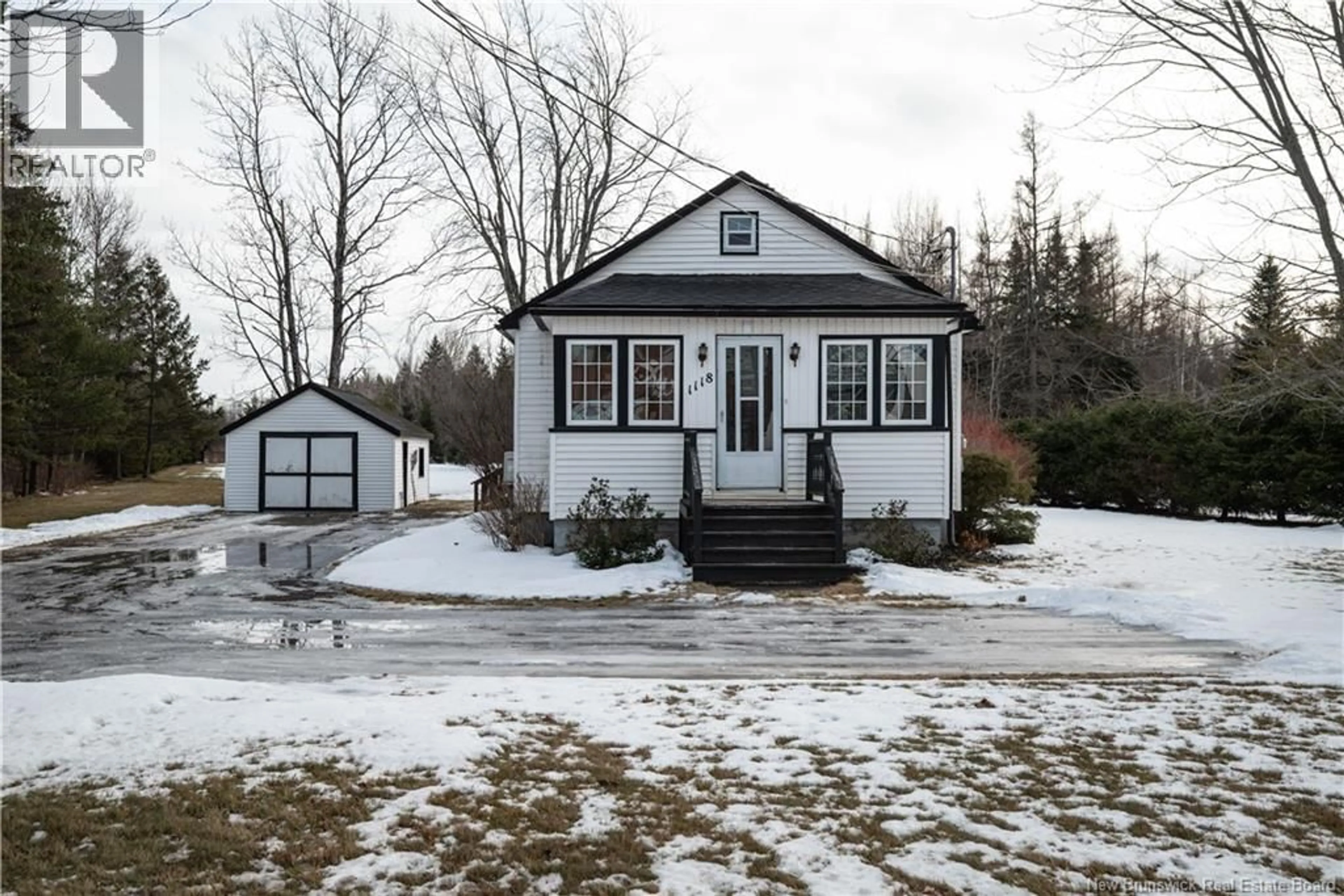 Home with vinyl exterior material, street for 1118 SHEDIAC, Moncton New Brunswick E1A7A7