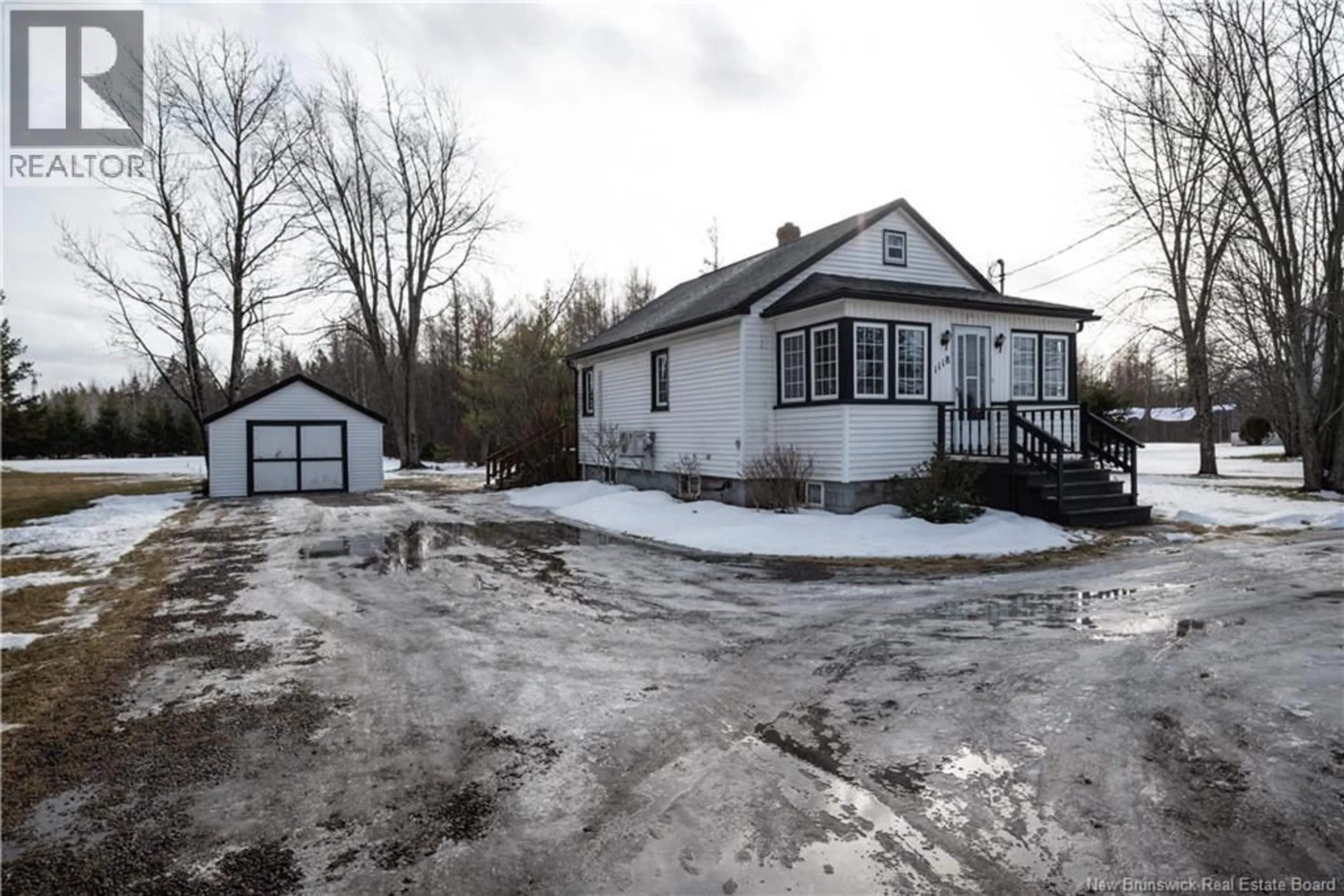 A pic from outside/outdoor area/front of a property/back of a property/a pic from drone, street for 1118 SHEDIAC, Moncton New Brunswick E1A7A7