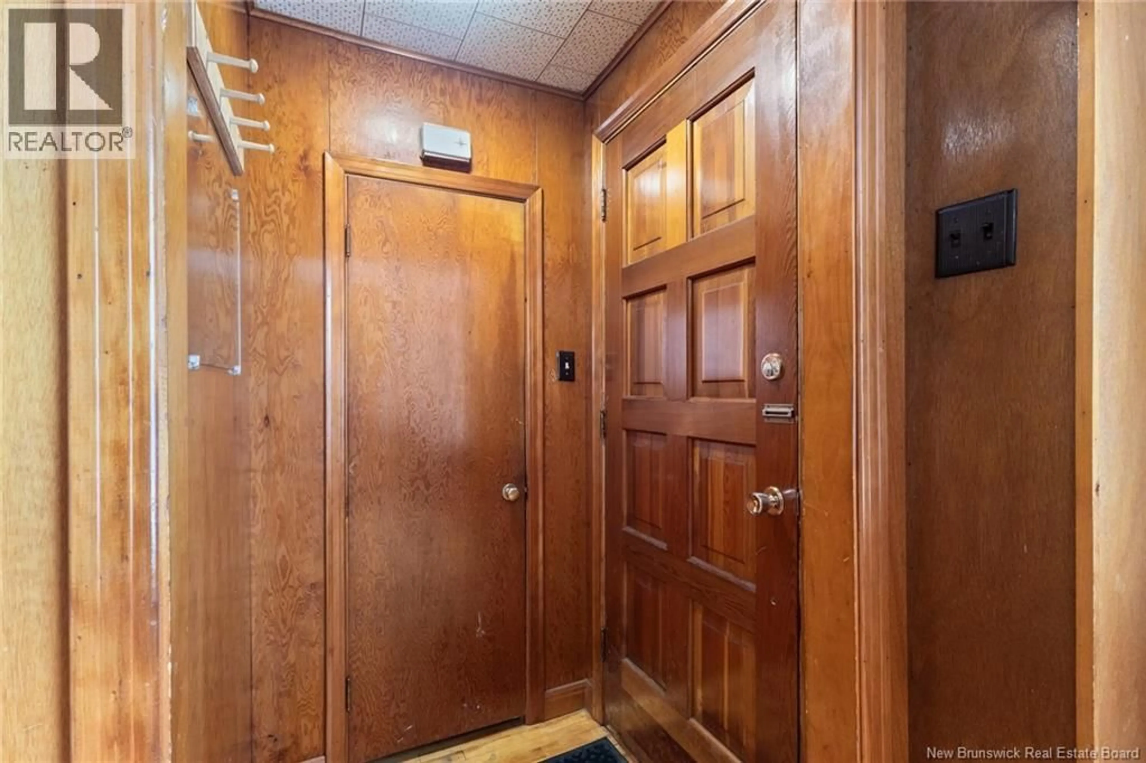 Indoor foyer for 2268 ROUTE 102, Lincoln New Brunswick E3B8N5