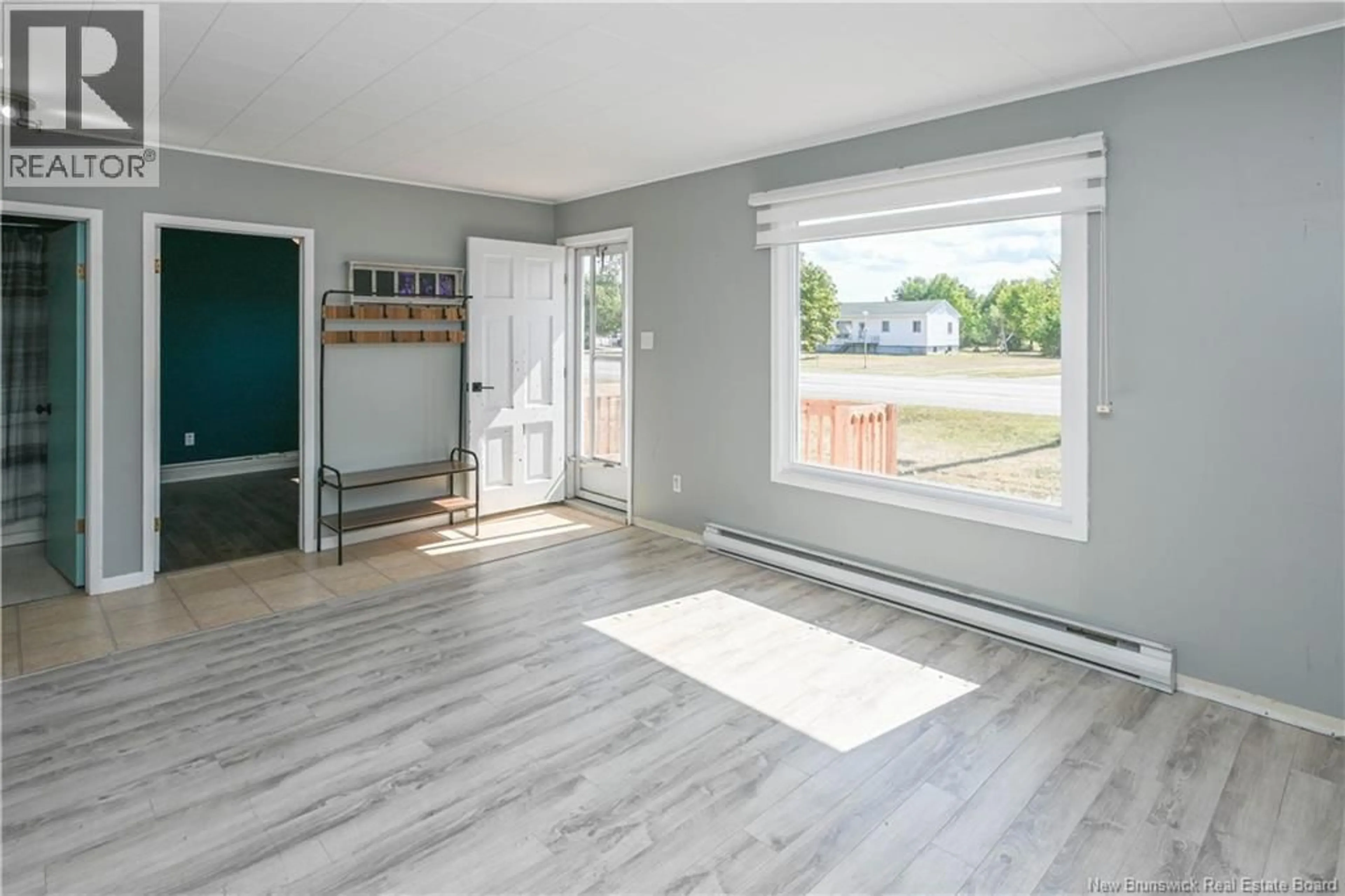 Indoor entryway for 1651 CHATILLON STREET, Maisonnette New Brunswick E8N1T1