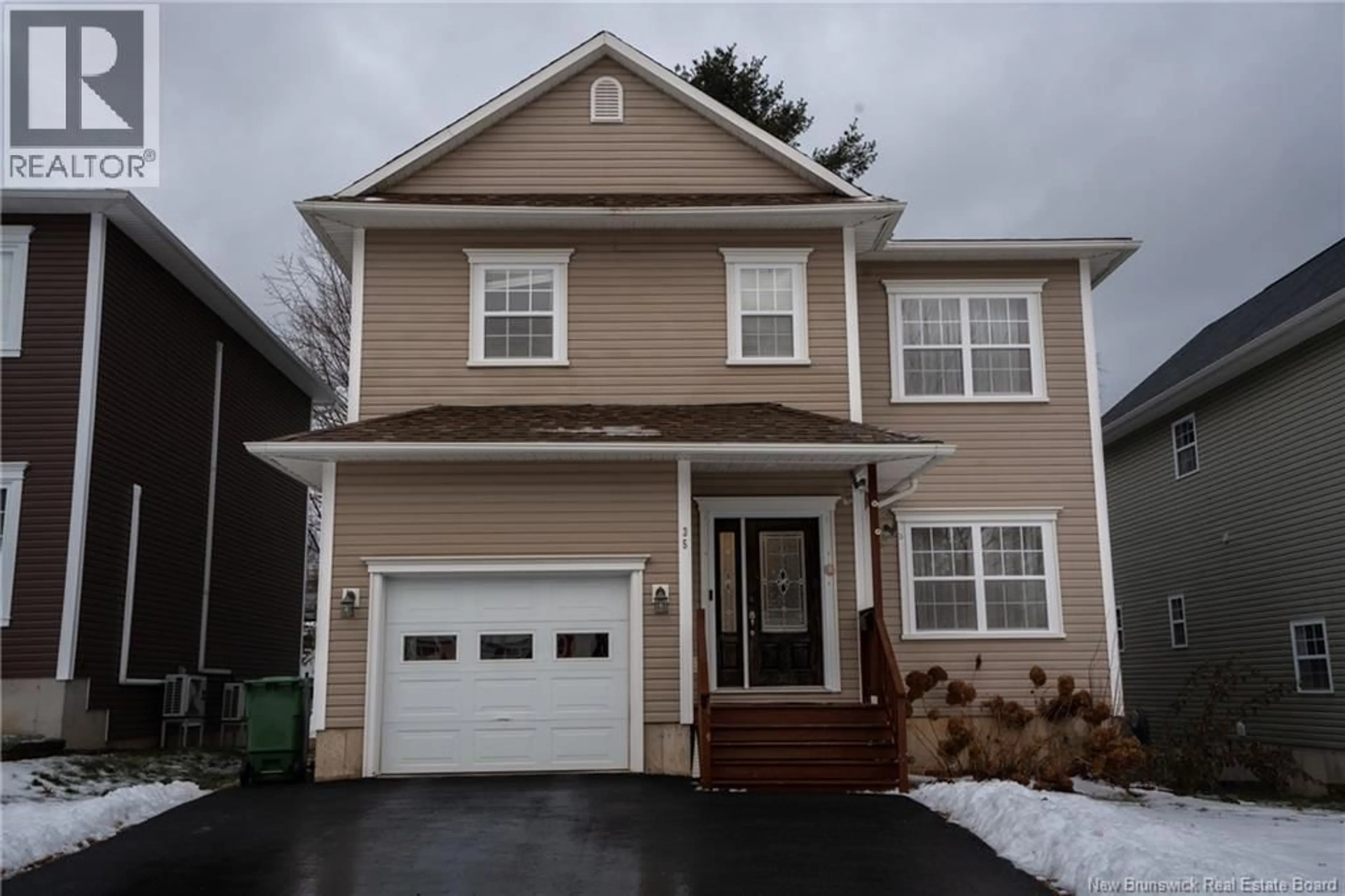 Home with vinyl exterior material, street for 35 RANKINE STREET, Fredericton New Brunswick E3B4S2